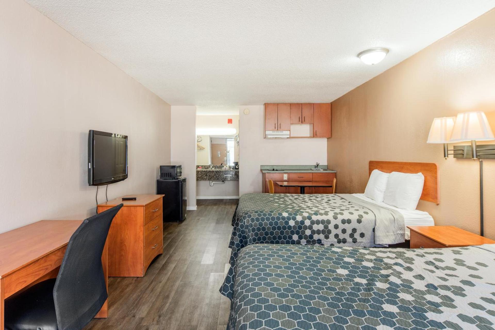 Econo Lodge Inn & Suites Near Bricktown photo 57