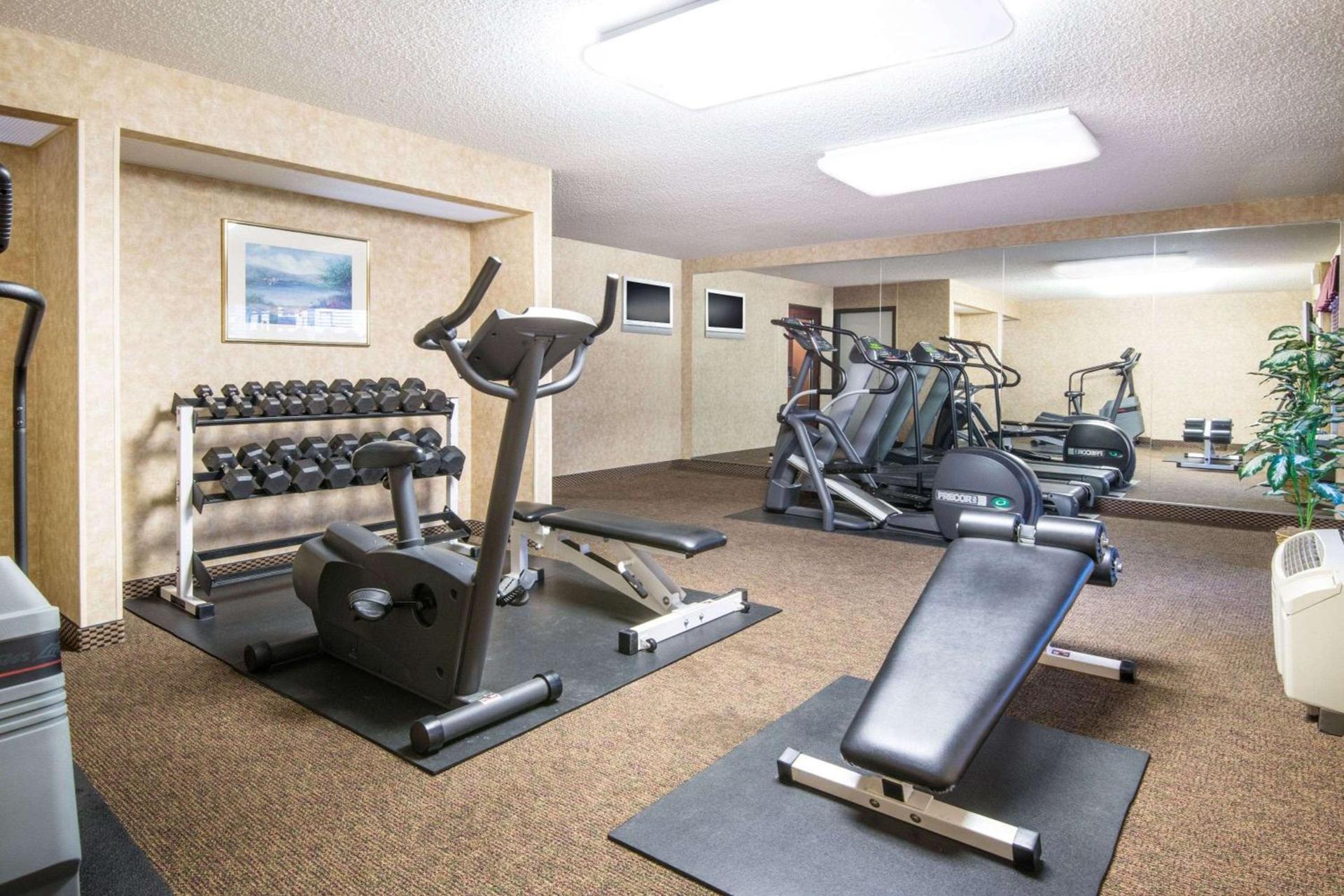 Travelodge by Wyndham Pueblo photo 2