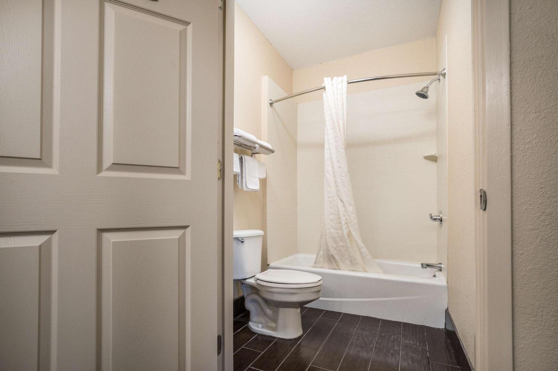 SureStay Hotel by Best Western Alice photo 25