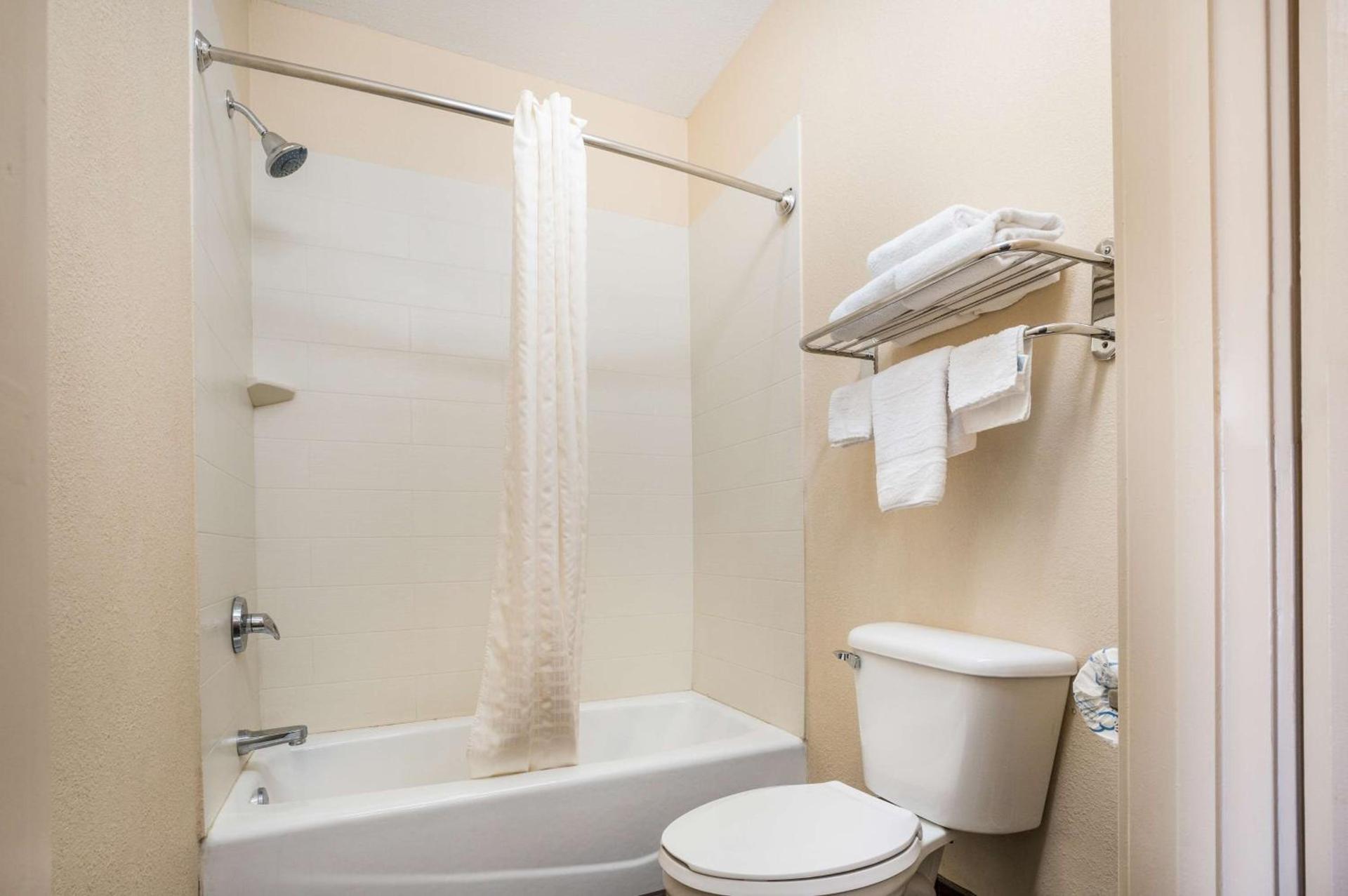 SureStay Hotel by Best Western Alice photo 27