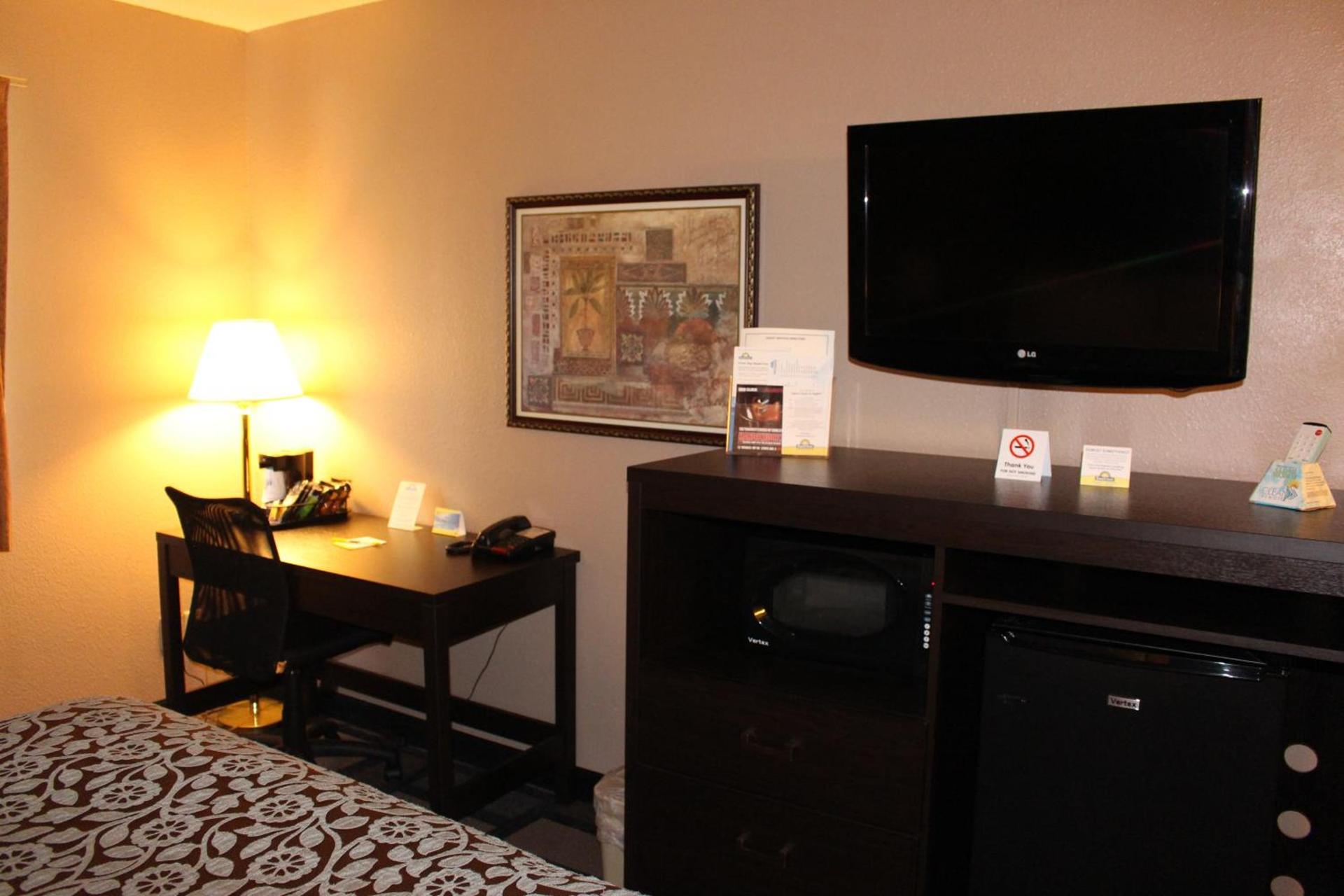 Days Inn by Wyndham Watertown photo 28