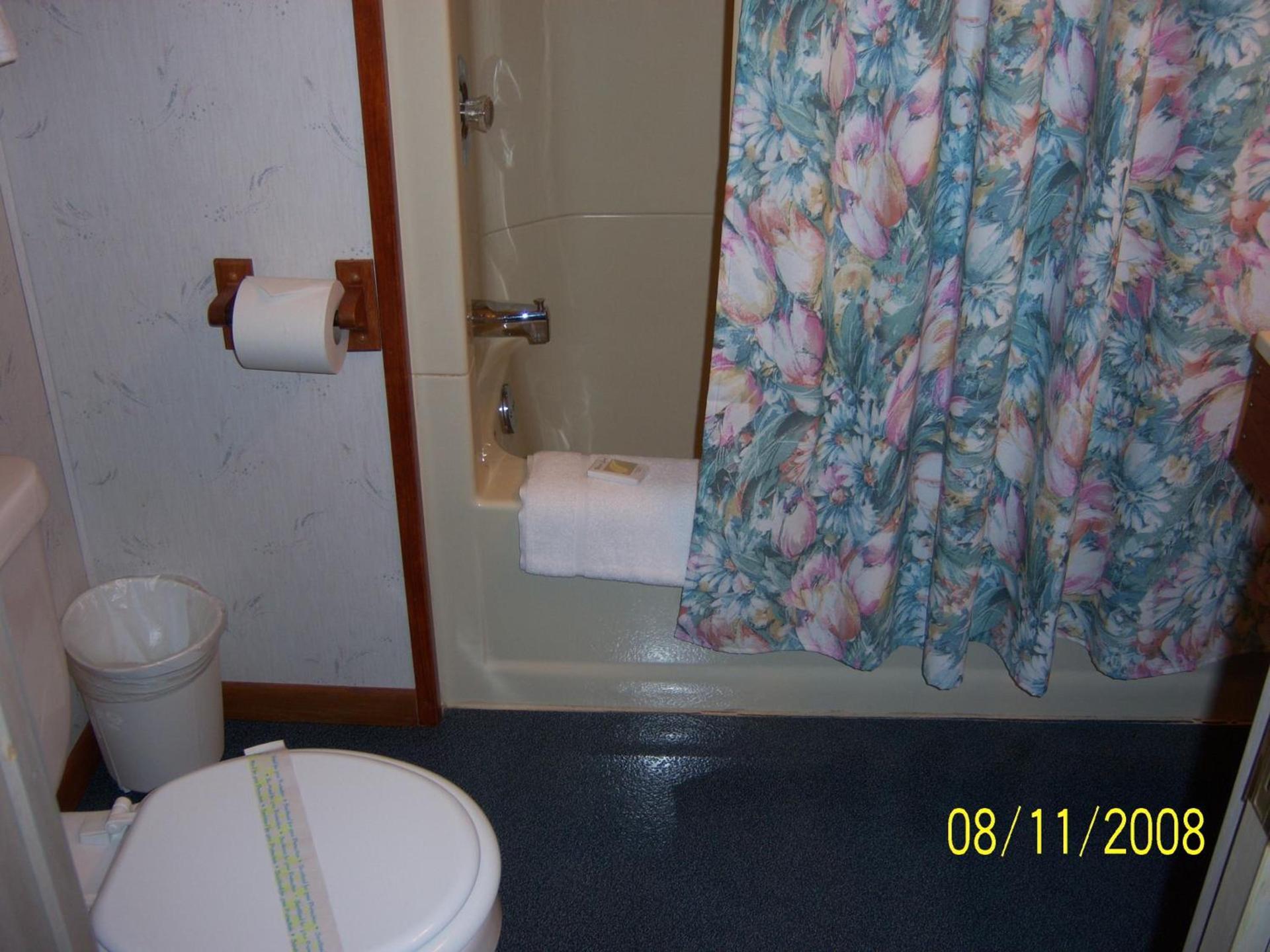Travelers Inn Motel photo 10