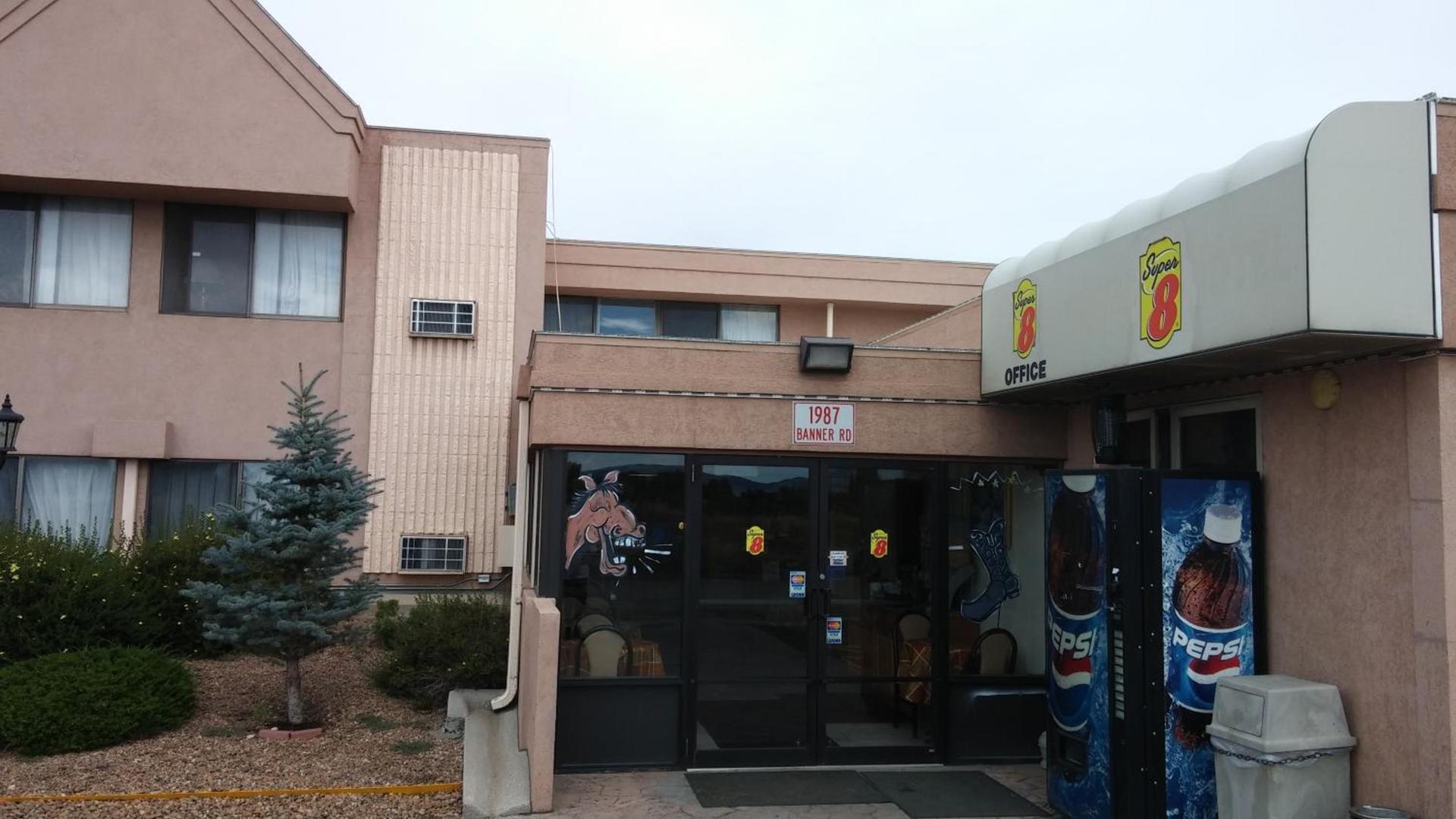 Super 8 by Wyndham Laramie photo 22