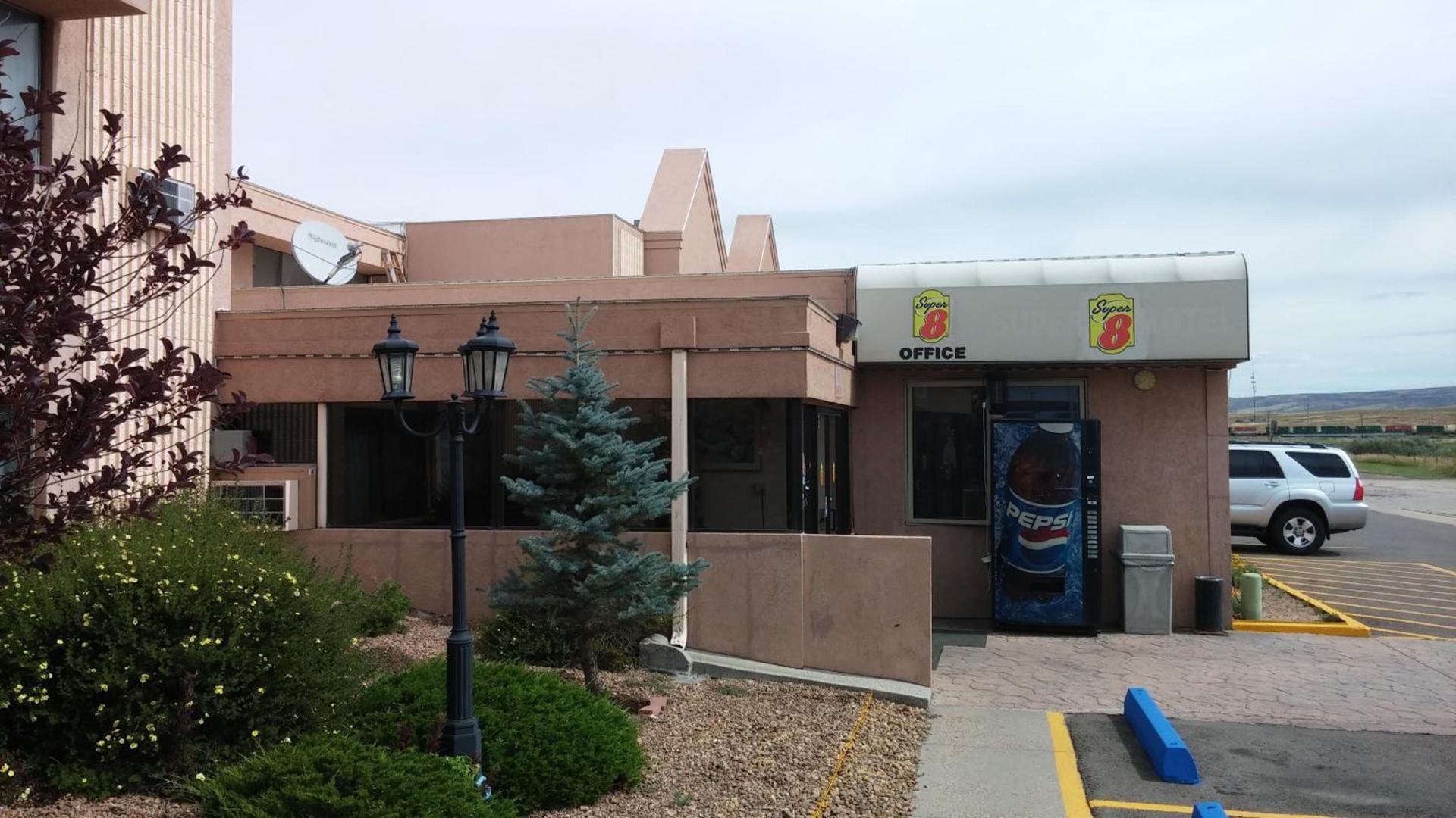 Super 8 by Wyndham Laramie photo 14