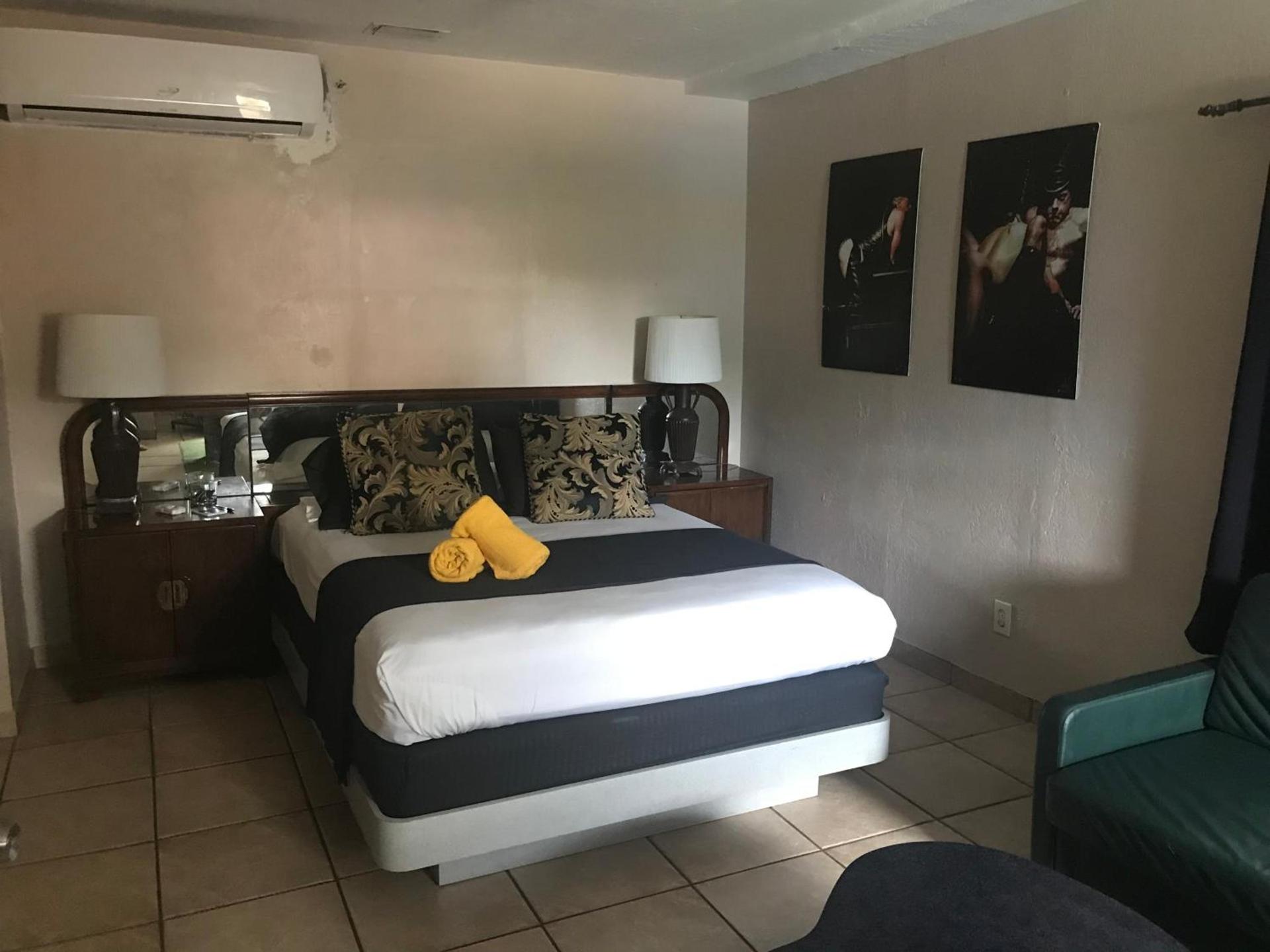 INN LEATHER GUEST HOUSE-GAY MALE ONLY photo 73