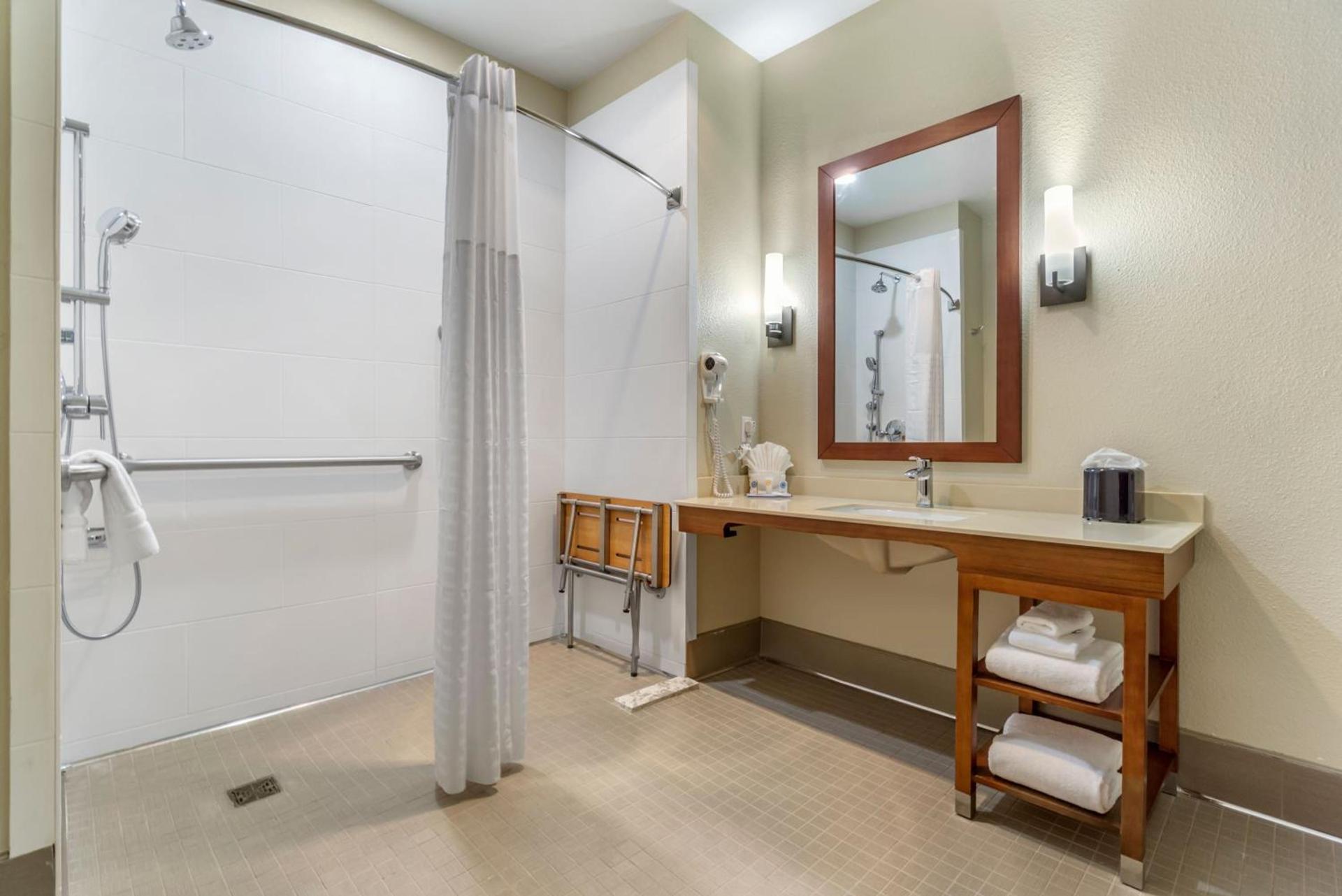 Comfort Inn & Suites Lakewood by JBLM photo 32