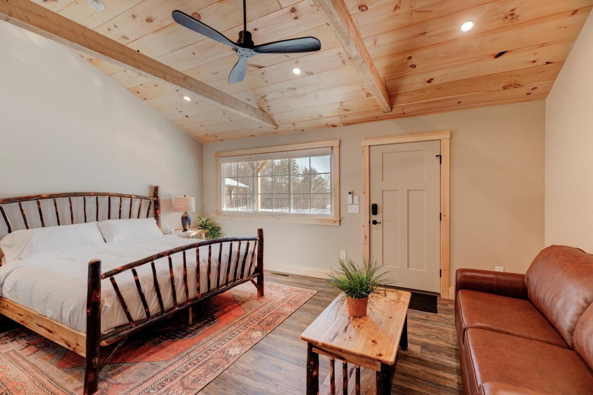 The Lodge by Sunapee Stays photo 18