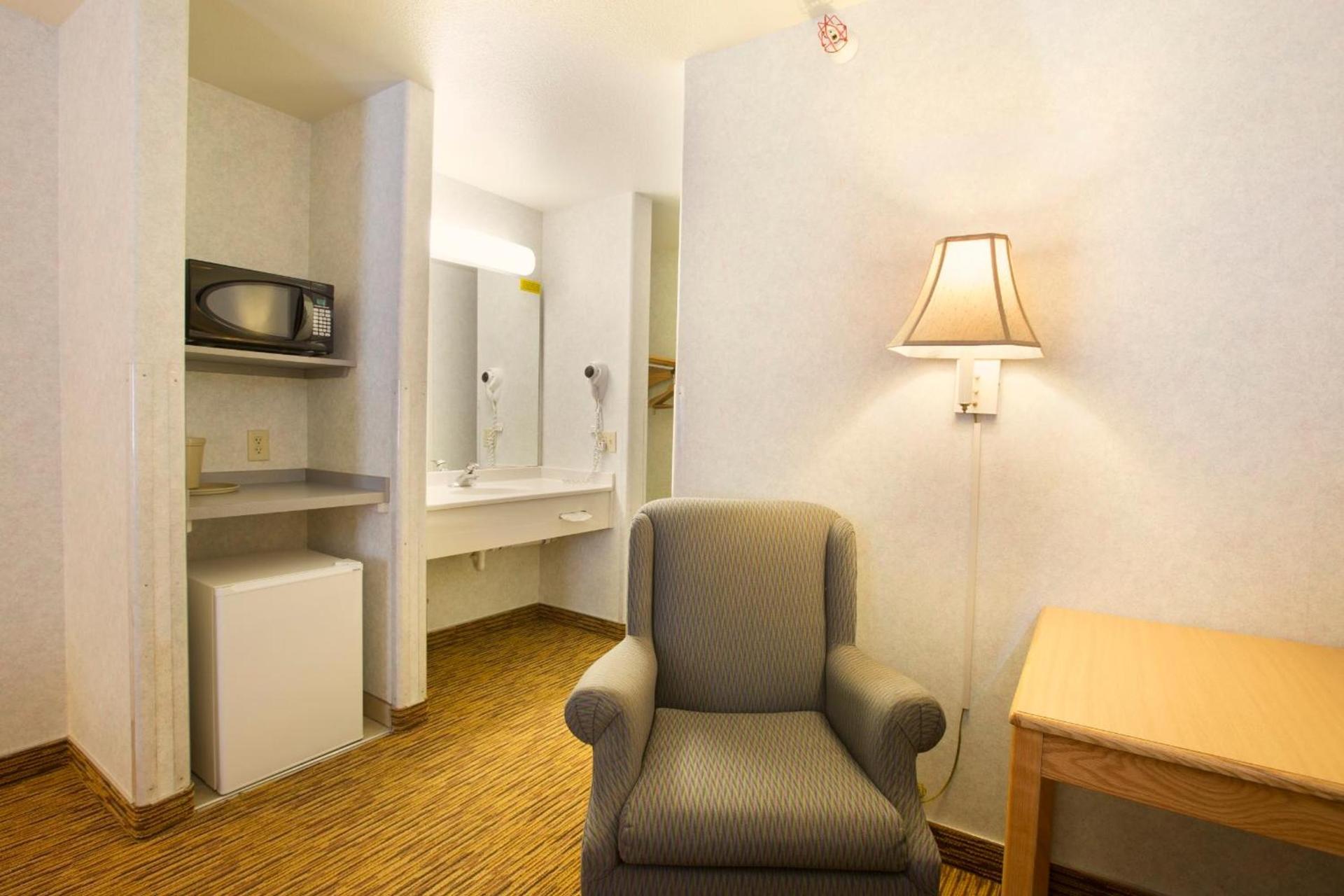 Glenwood Springs Cedar Lodge photo 7