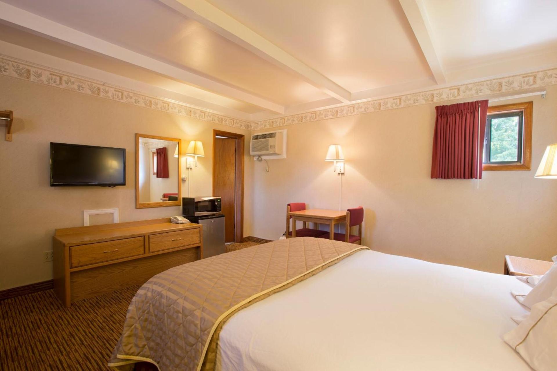 Glenwood Springs Cedar Lodge photo 14