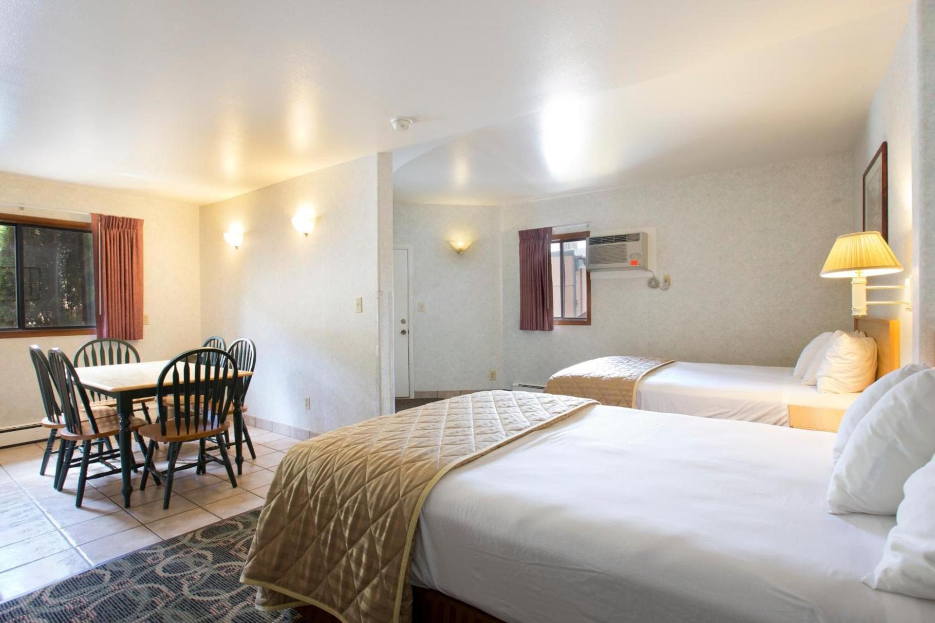 Glenwood Springs Cedar Lodge photo 26