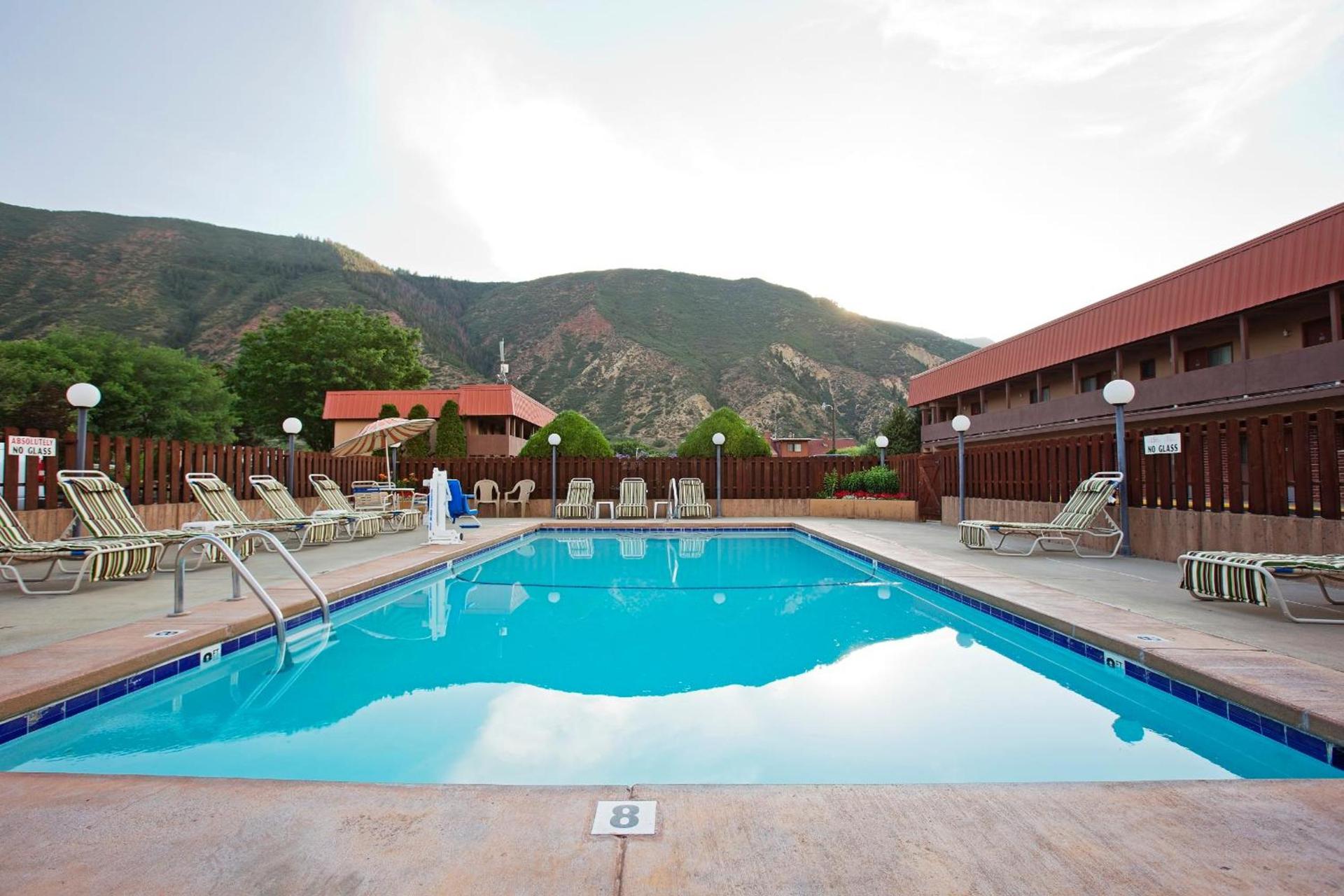 Glenwood Springs Cedar Lodge photo 20