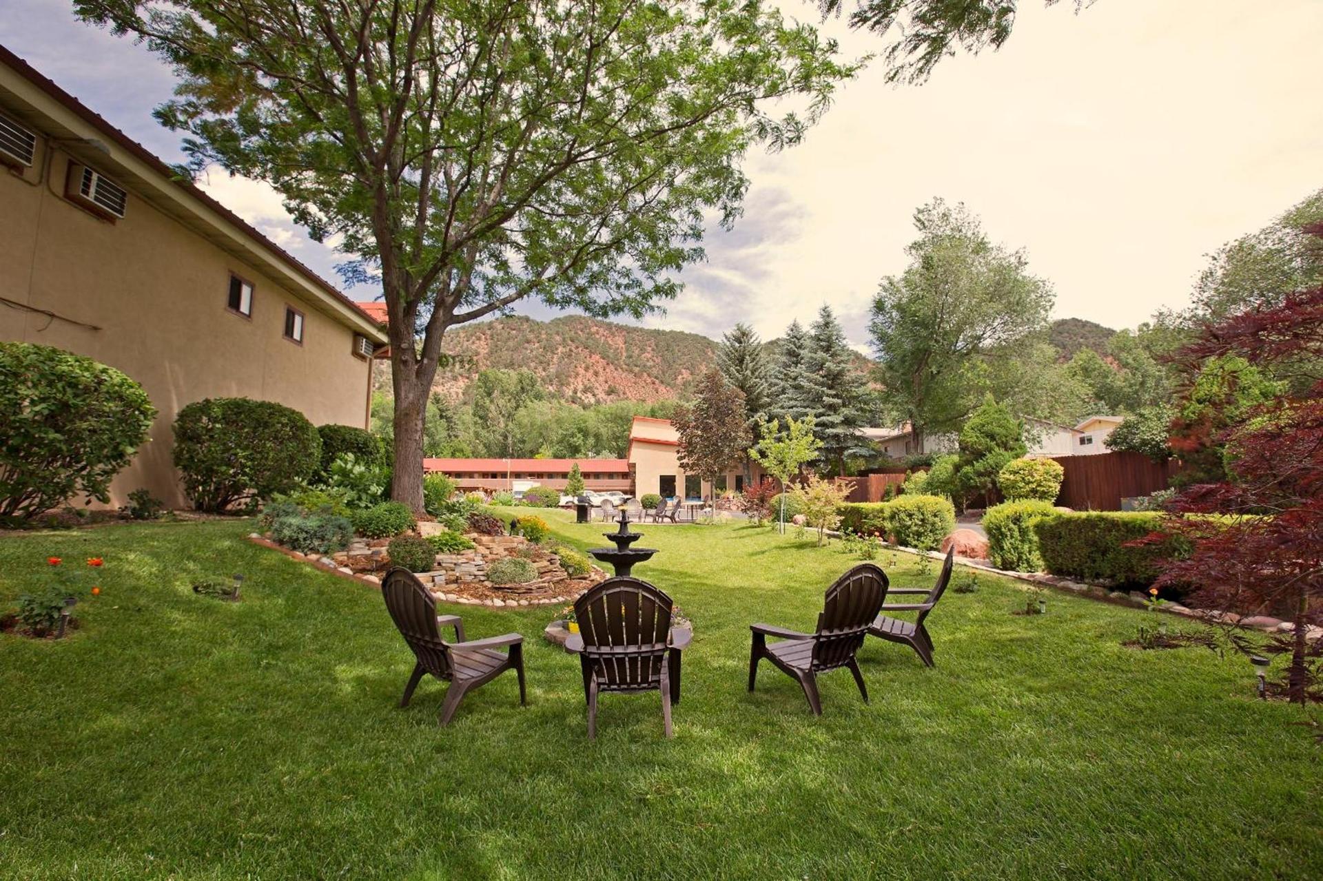Glenwood Springs Cedar Lodge photo 35