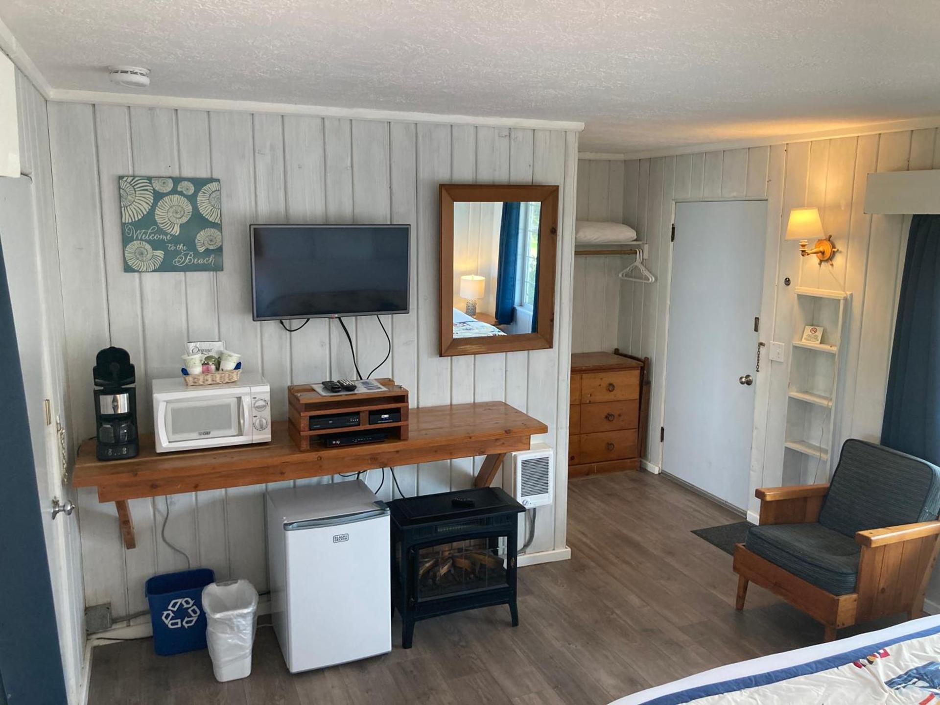 Tillicum Beach Motel - Formerly Deane's Oceanfront Lodge photo 14