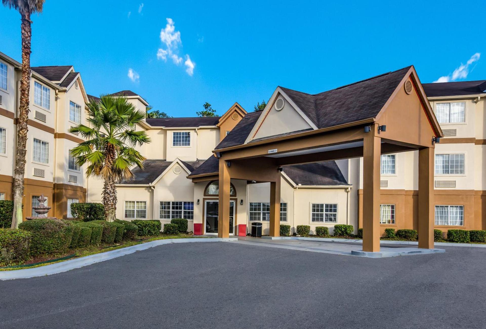 Red Roof Inn PLUS+ & Suites Savannah – I-95 photo 1