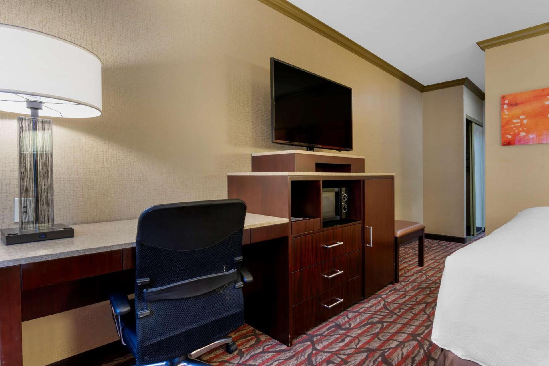 Best Western Plus Brookside Inn photo 32