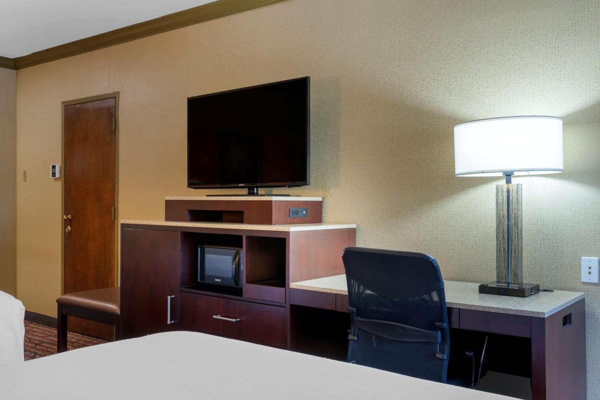 Best Western Plus Brookside Inn photo 39