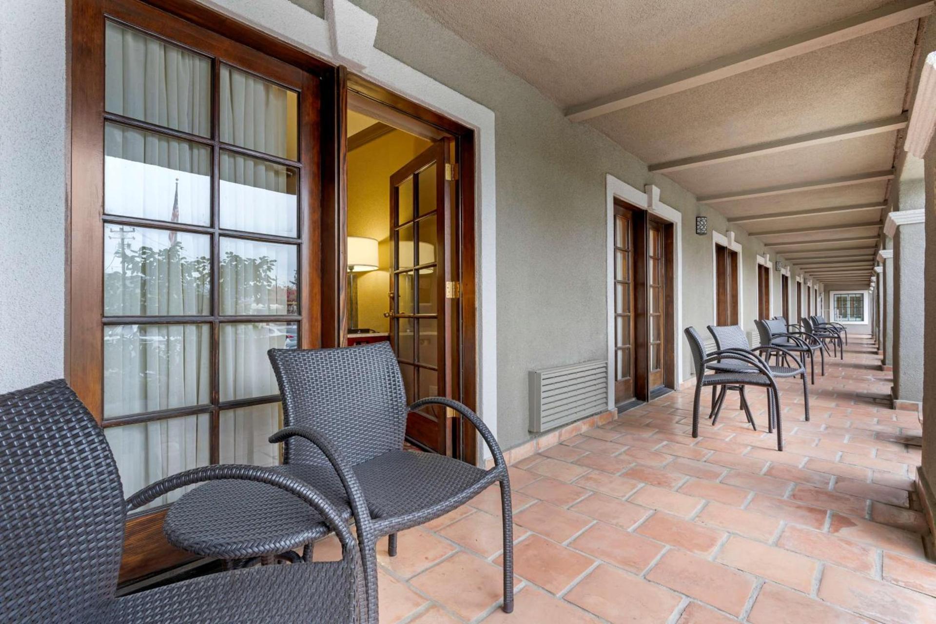 Best Western Plus Brookside Inn photo 40