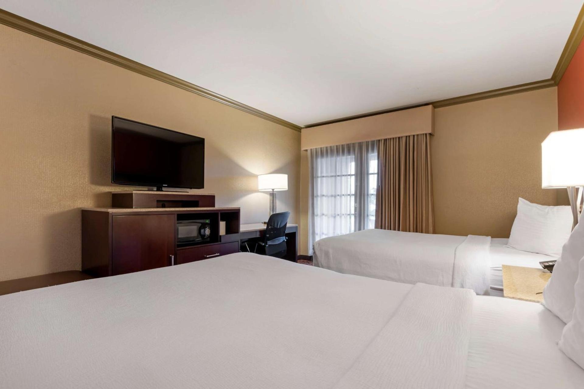 Best Western Plus Brookside Inn photo 42