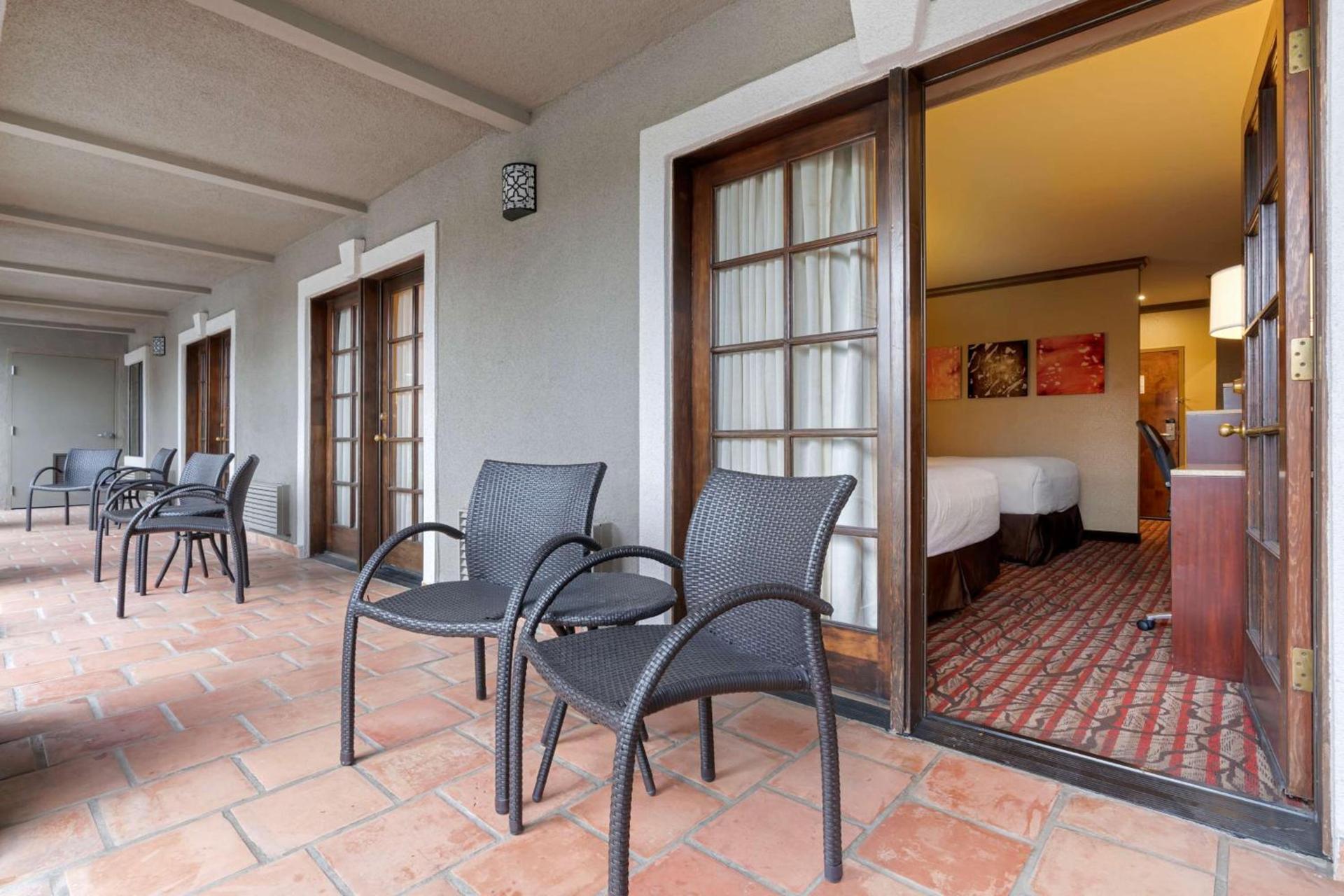 Best Western Plus Brookside Inn photo 43