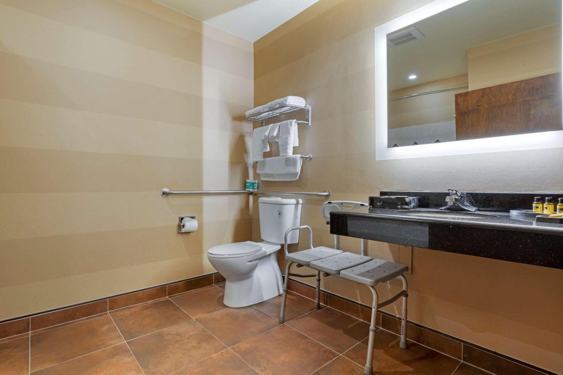 Best Western Plus Brookside Inn photo 53
