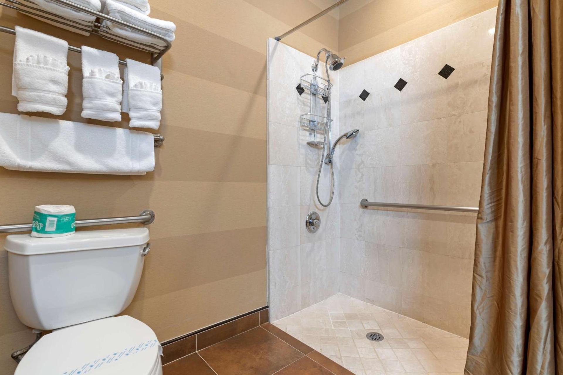 Best Western Plus Brookside Inn photo 54