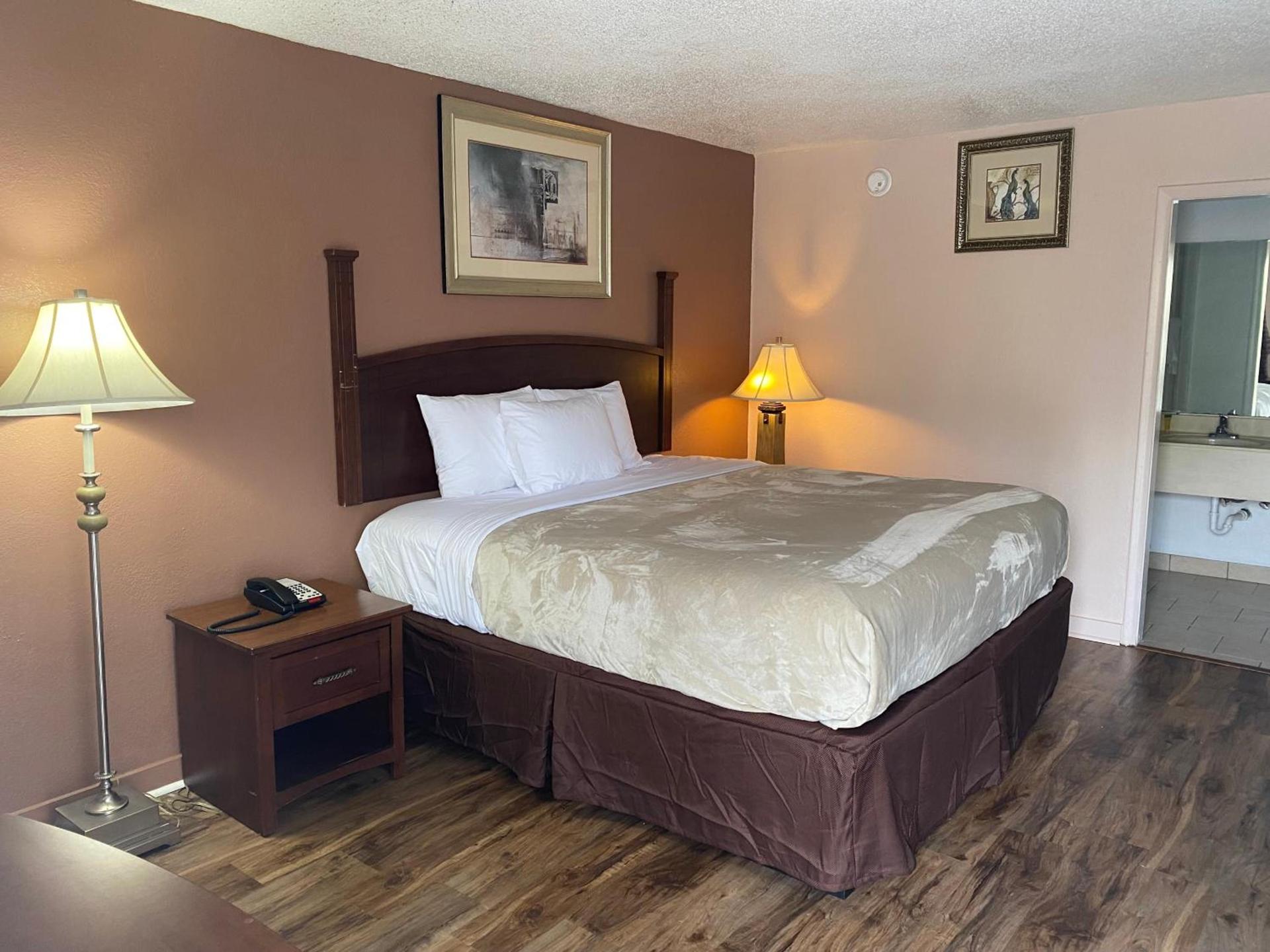 Luxury Inn photo 15