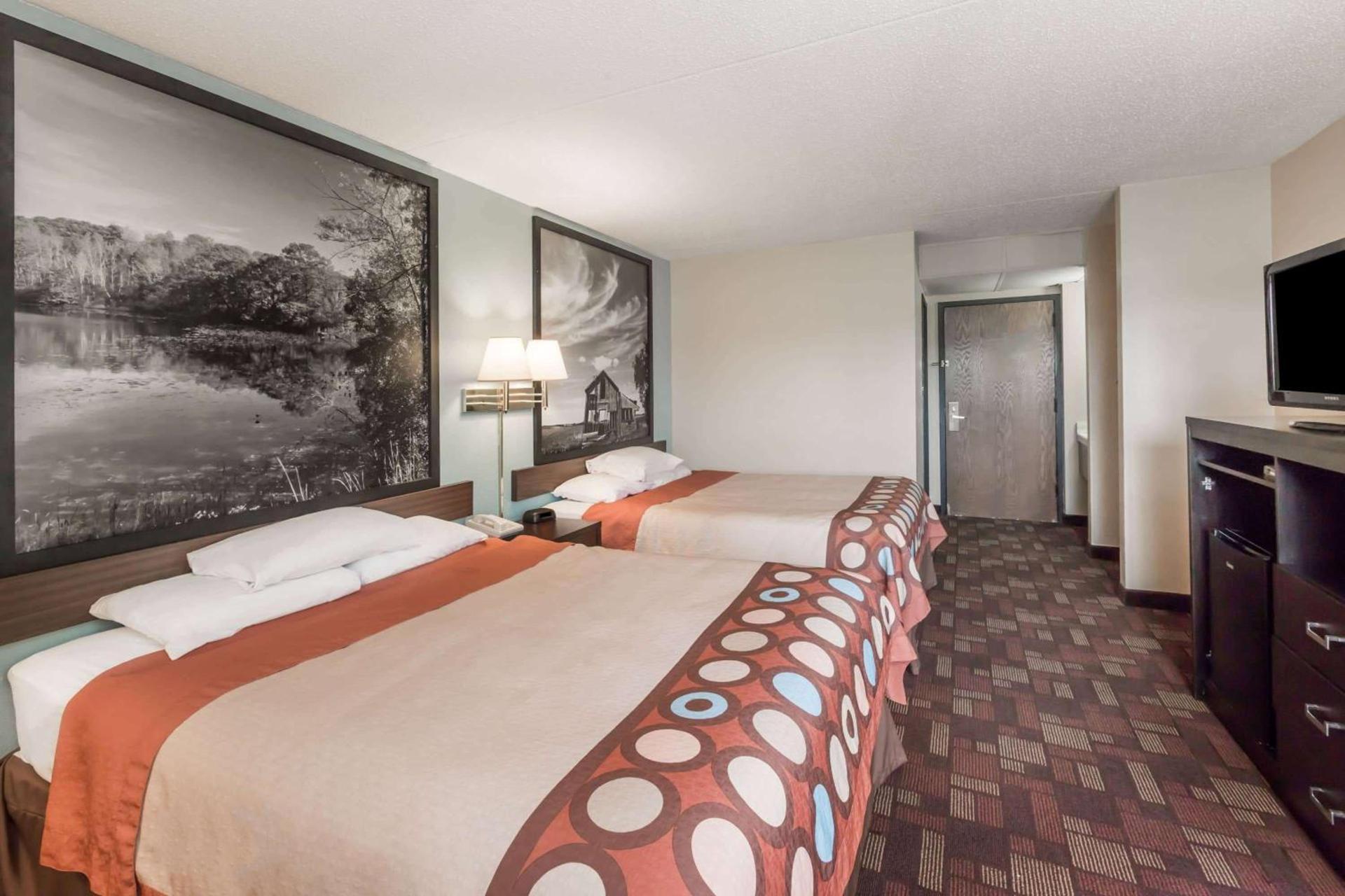 Super 8 by Wyndham Luverne photo 11