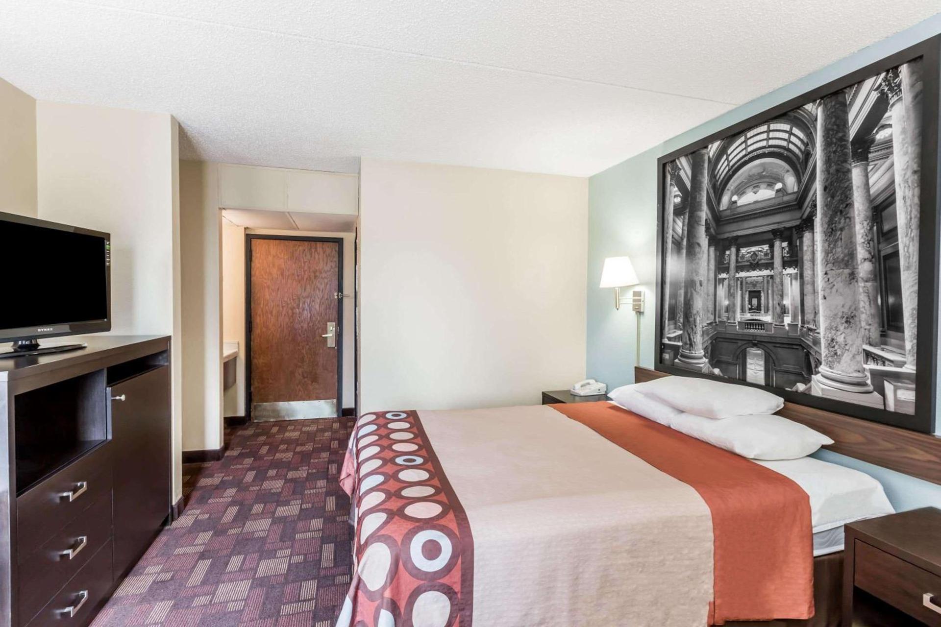 Super 8 by Wyndham Luverne photo 10