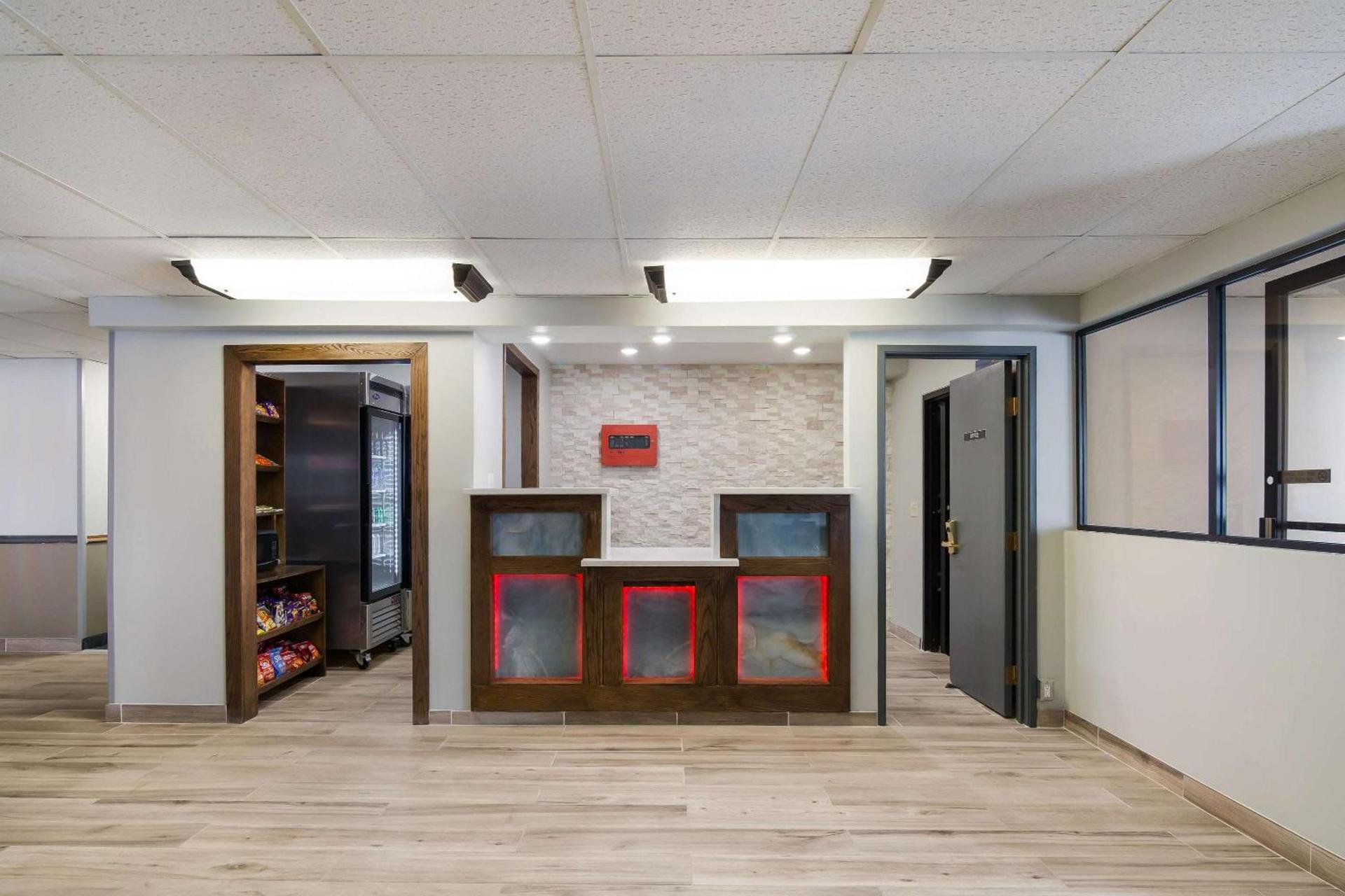 Econo Lodge Williston photo 2