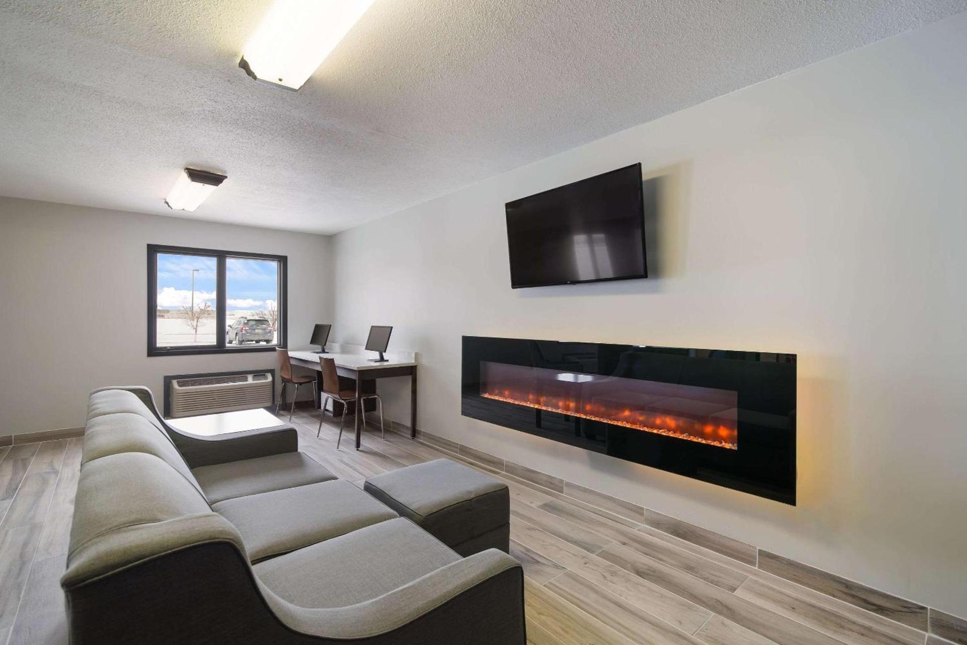 Econo Lodge Williston photo 4