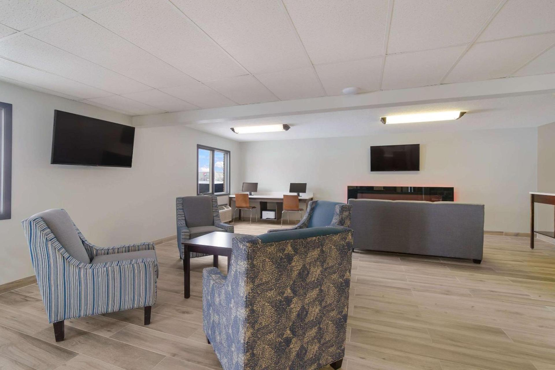 Econo Lodge Williston photo 3