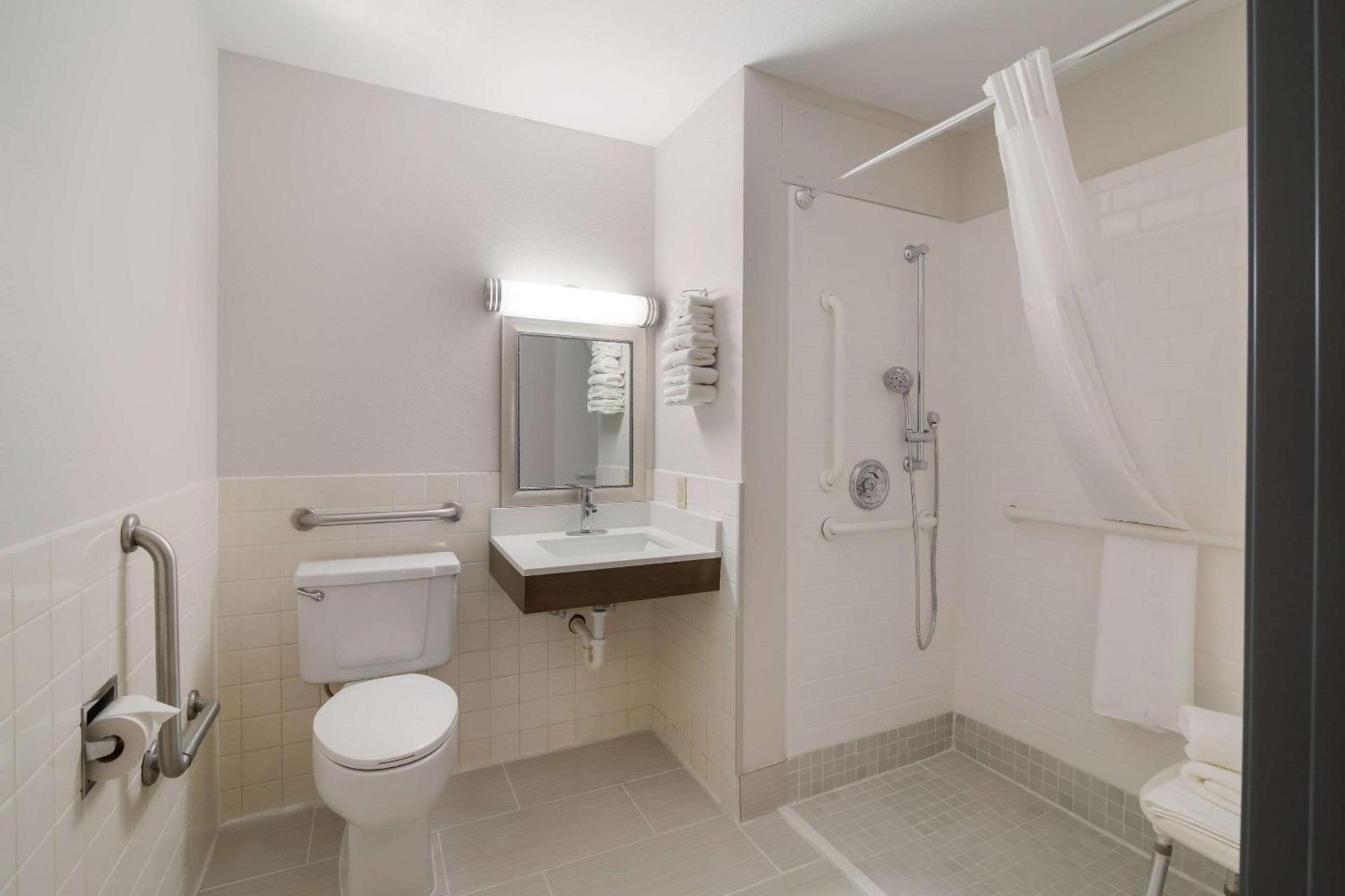 Econo Lodge Williston photo 8