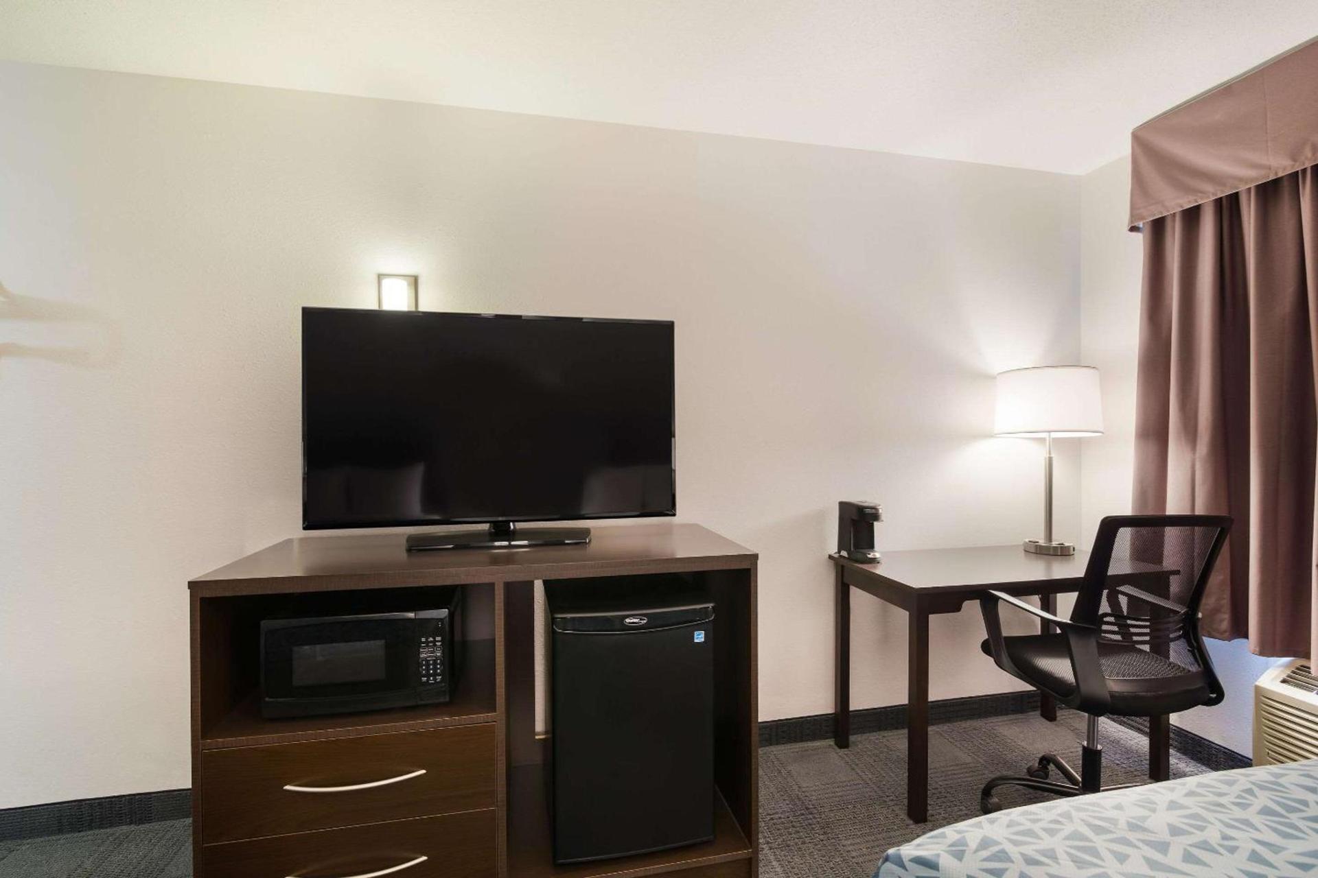 Econo Lodge Williston photo 15