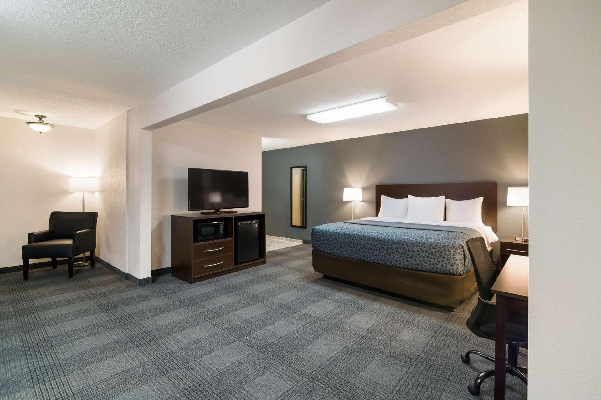 Econo Lodge Williston photo 18