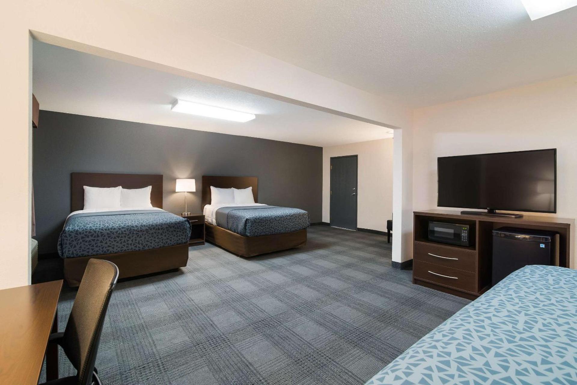 Econo Lodge Williston photo 22