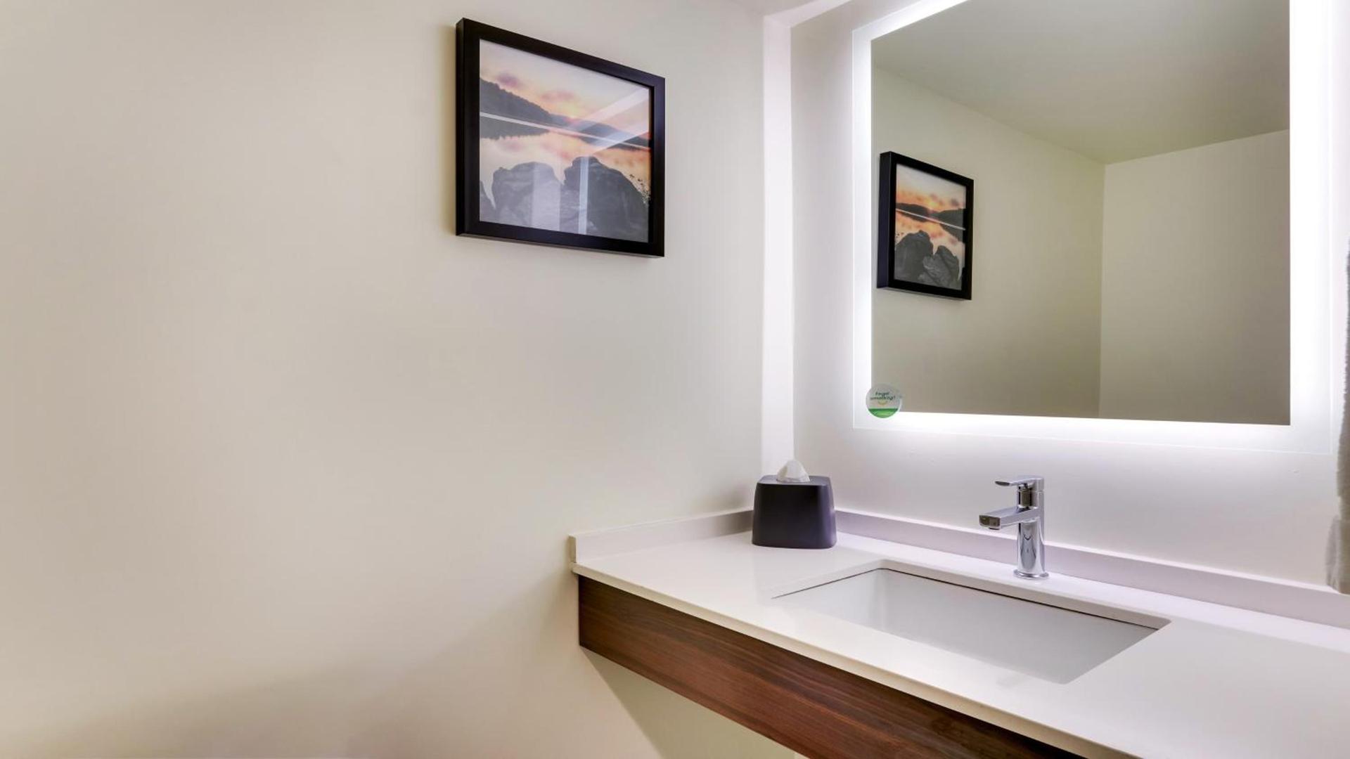 Holiday Inn Staunton Conference Center by IHG photo 87