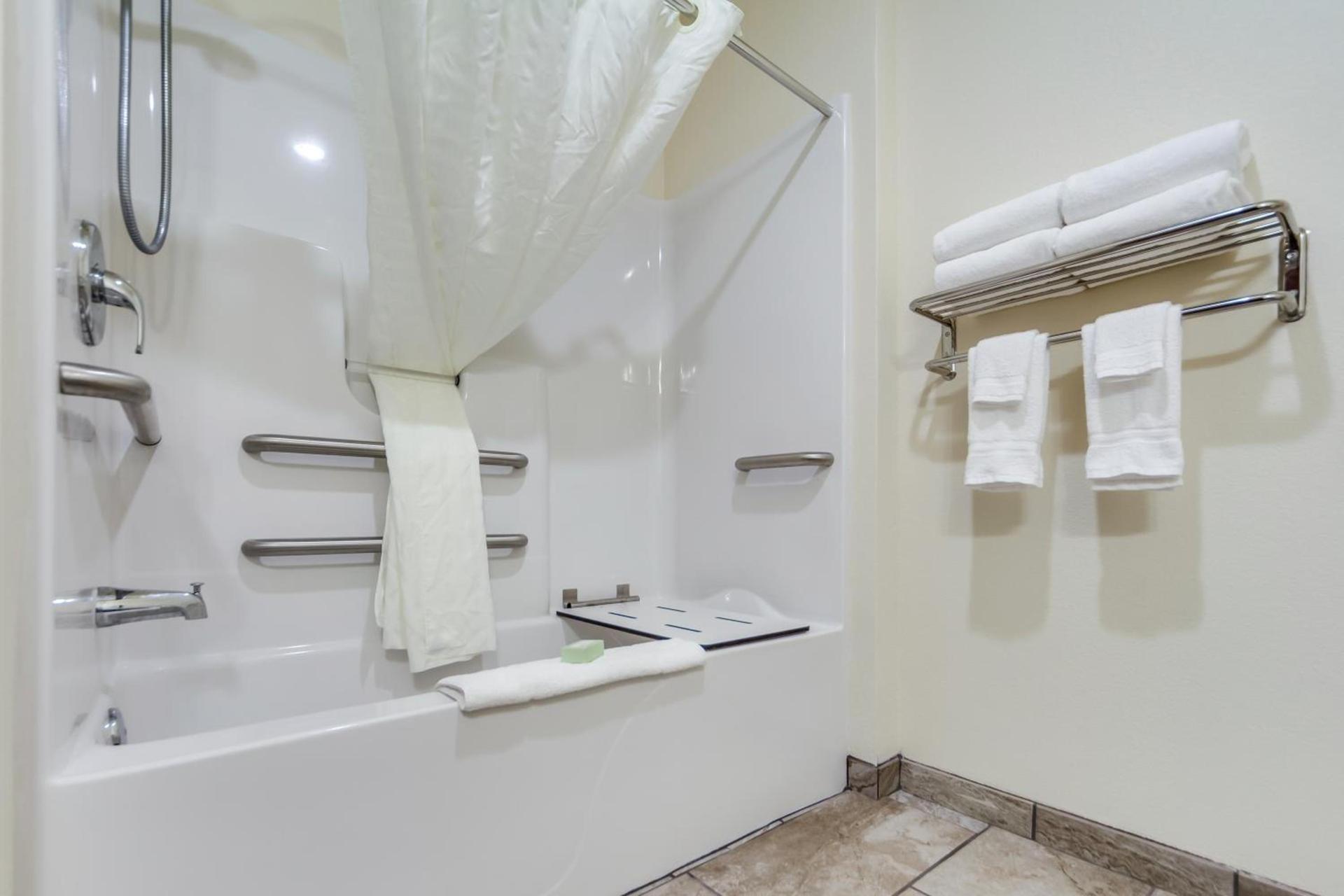 Cobblestone Inn & Suites-Fremont photo 37