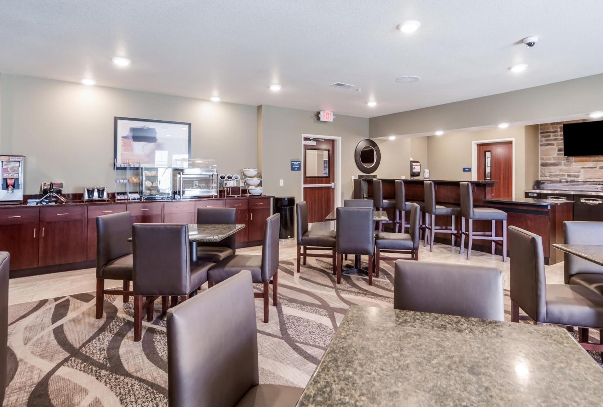 Cobblestone Inn & Suites-Fremont photo 32