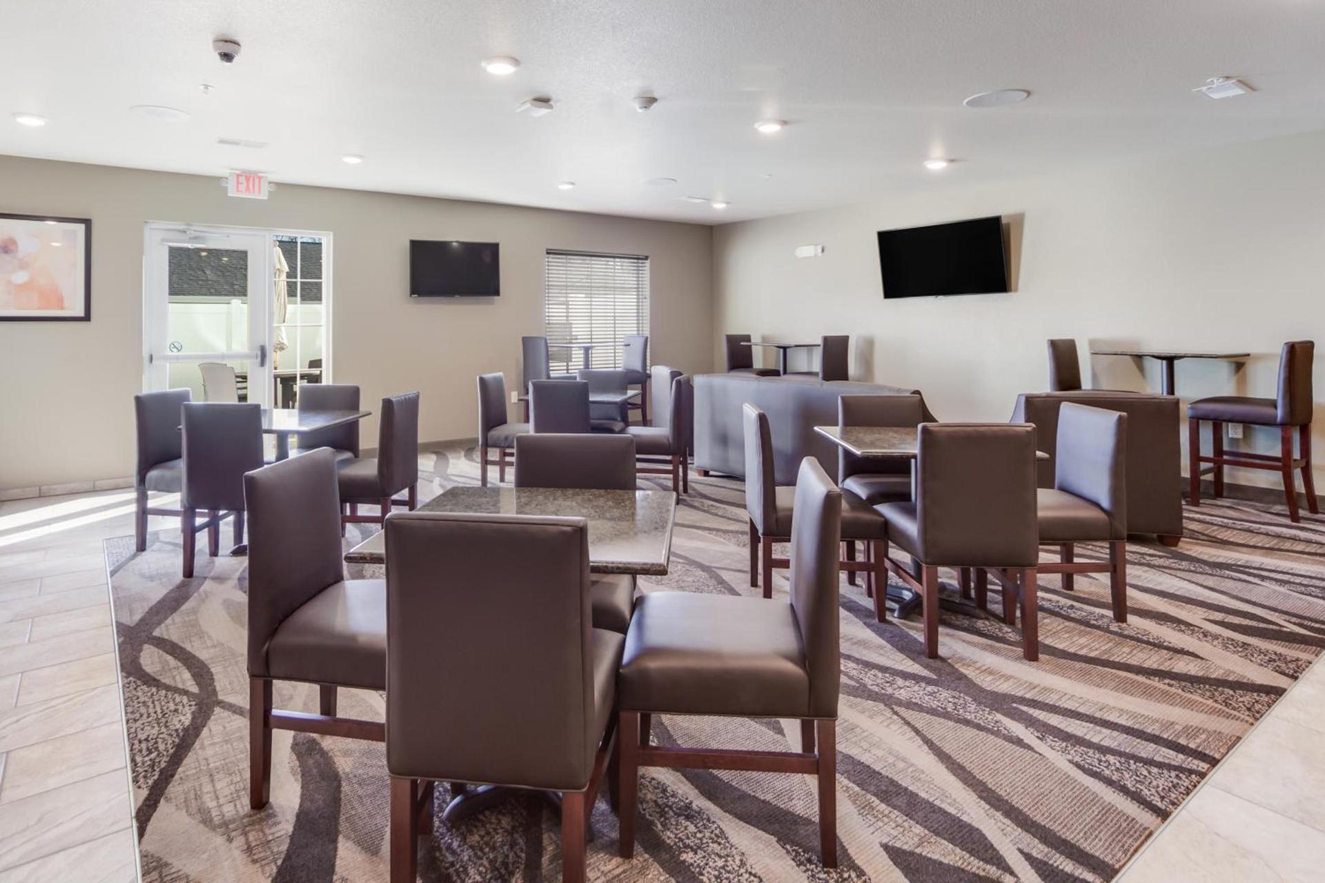 Cobblestone Inn & Suites-Fremont photo 27