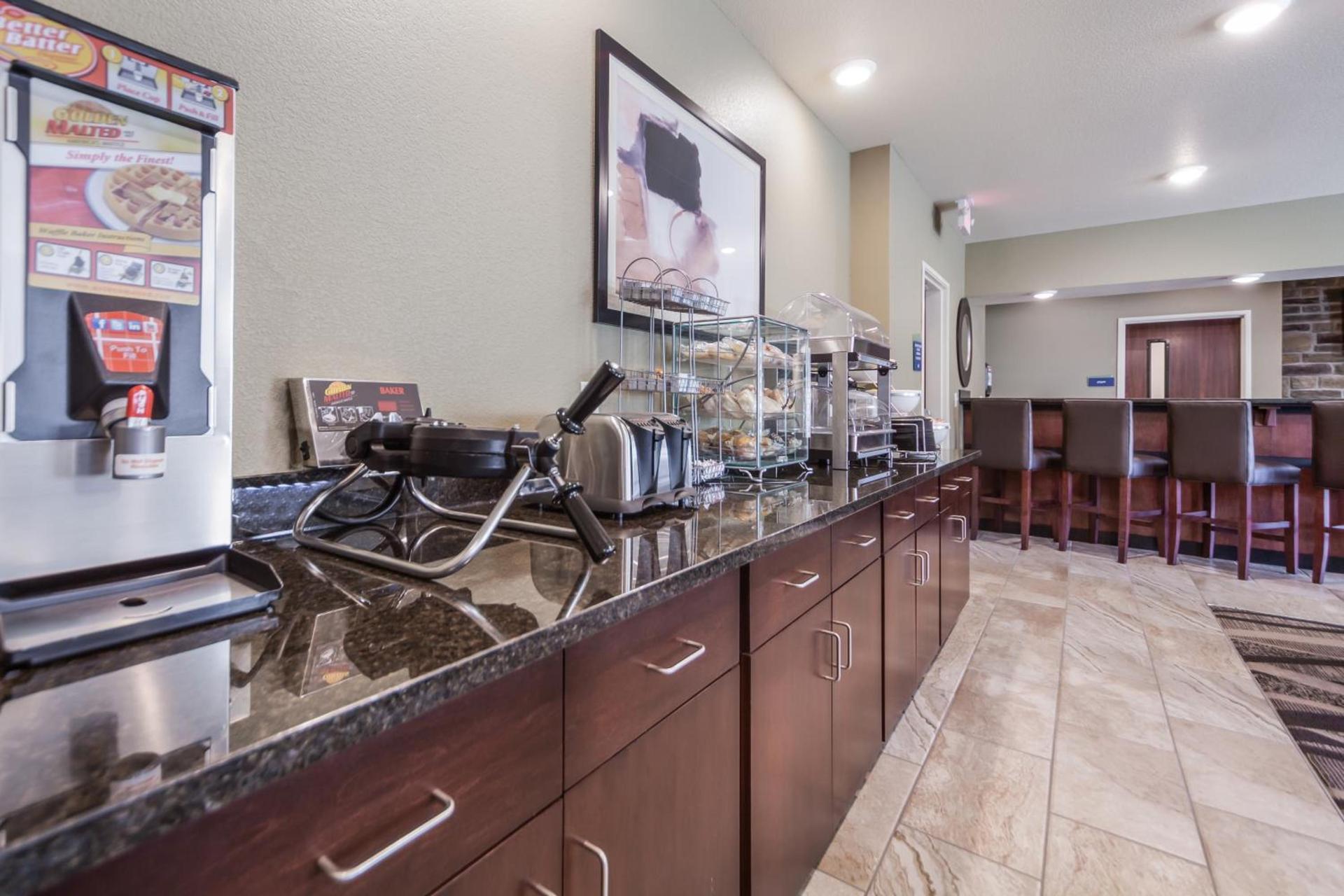 Cobblestone Inn & Suites-Fremont photo 41