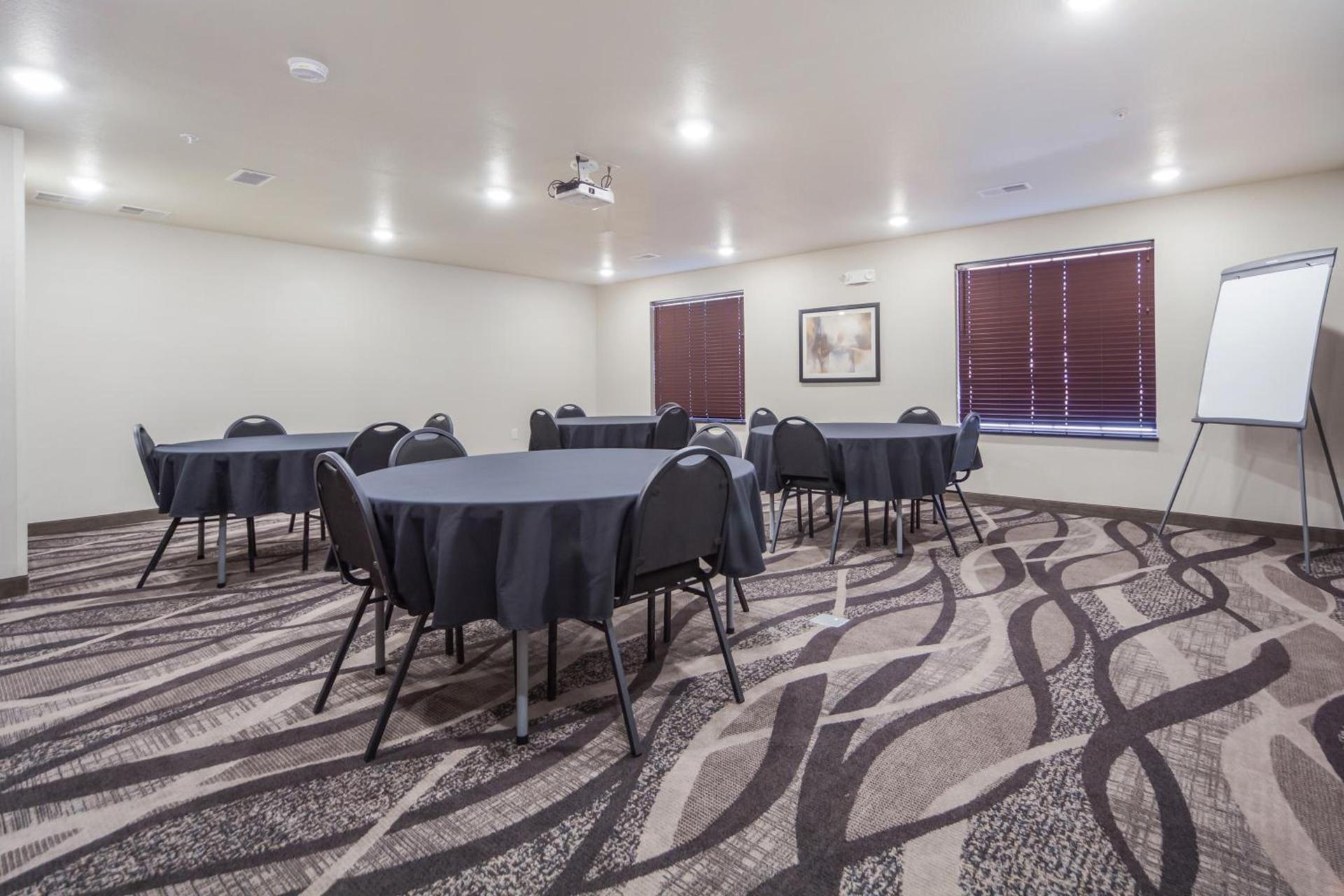 Cobblestone Inn & Suites-Fremont photo 42