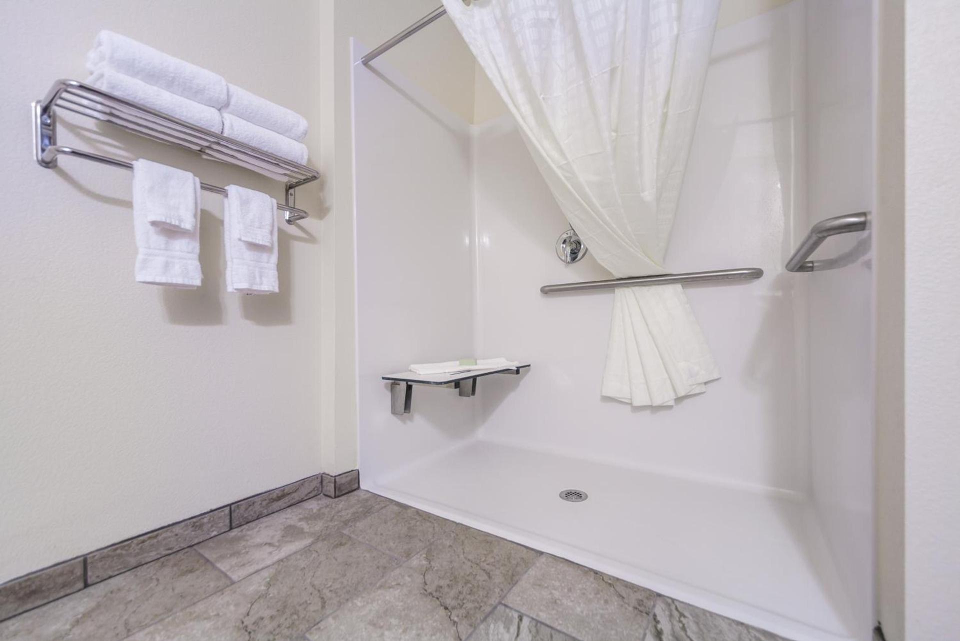 Cobblestone Inn & Suites-Fremont photo 48