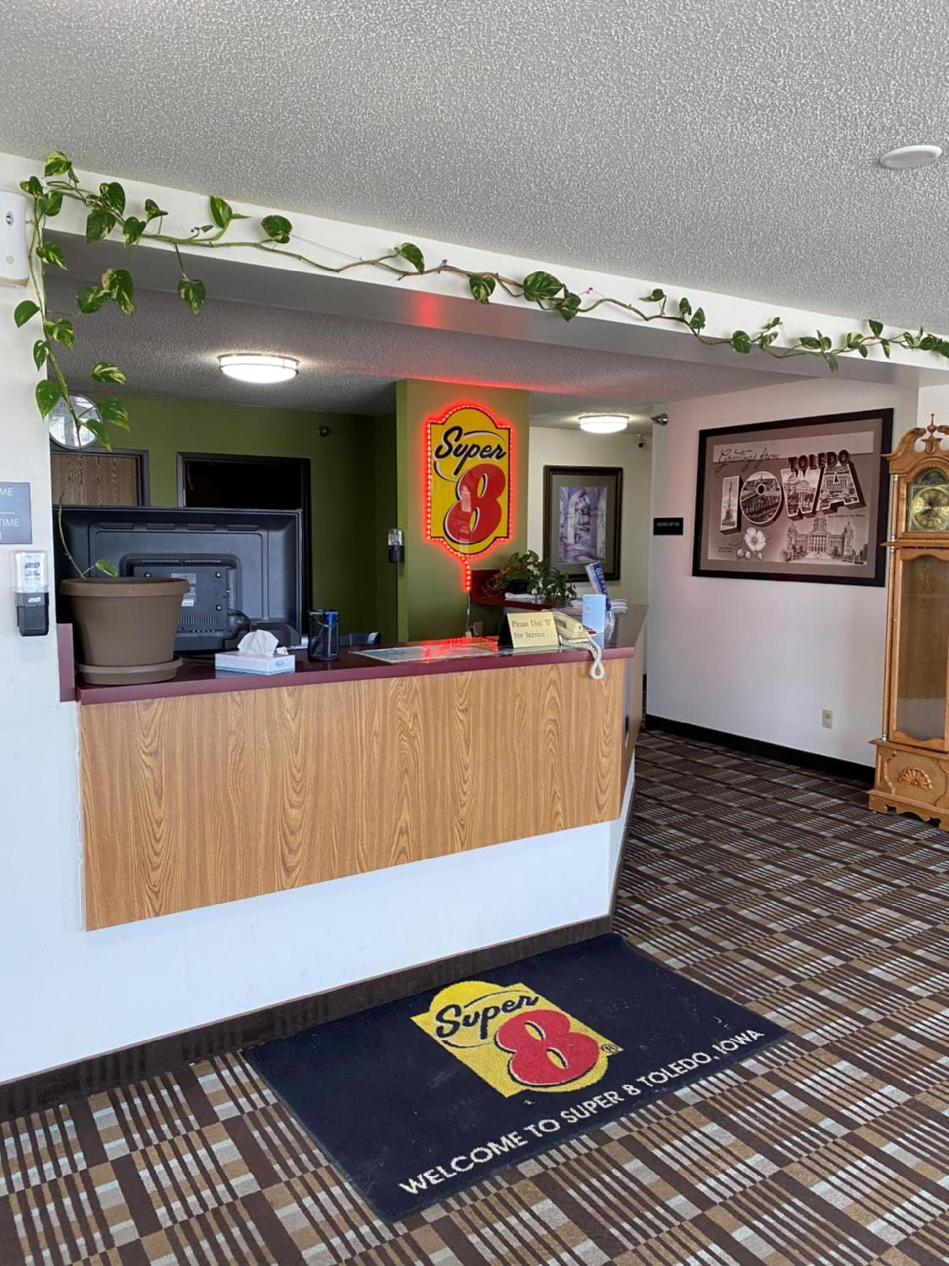 Super 8 by Wyndham Toledo photo 20