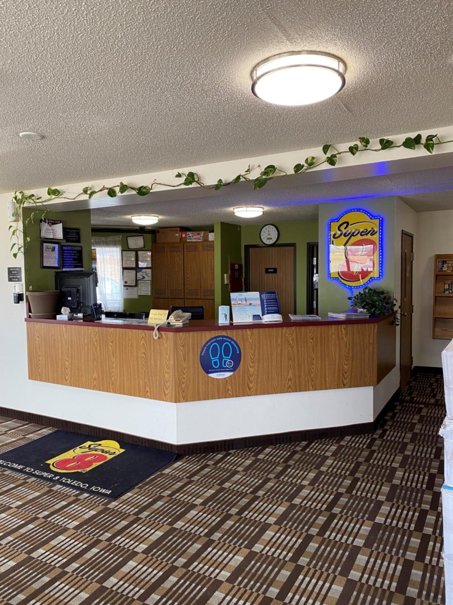 Super 8 by Wyndham Toledo photo 19