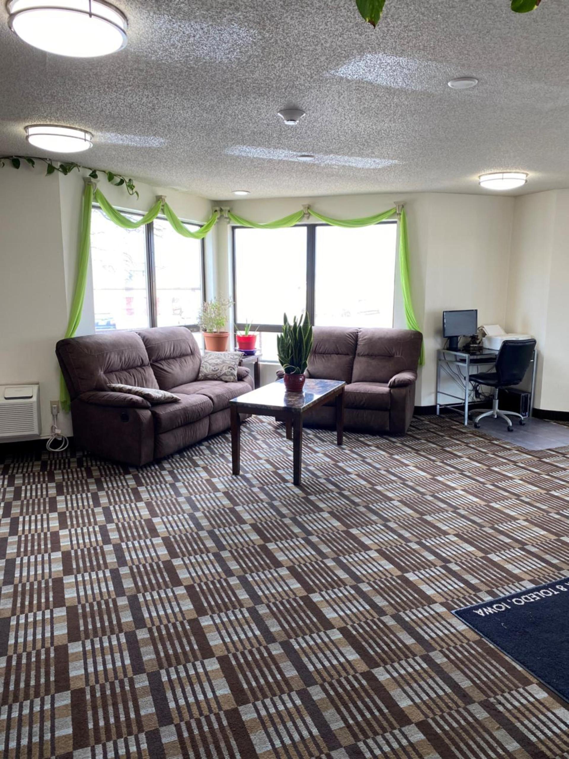 Super 8 by Wyndham Toledo photo 17