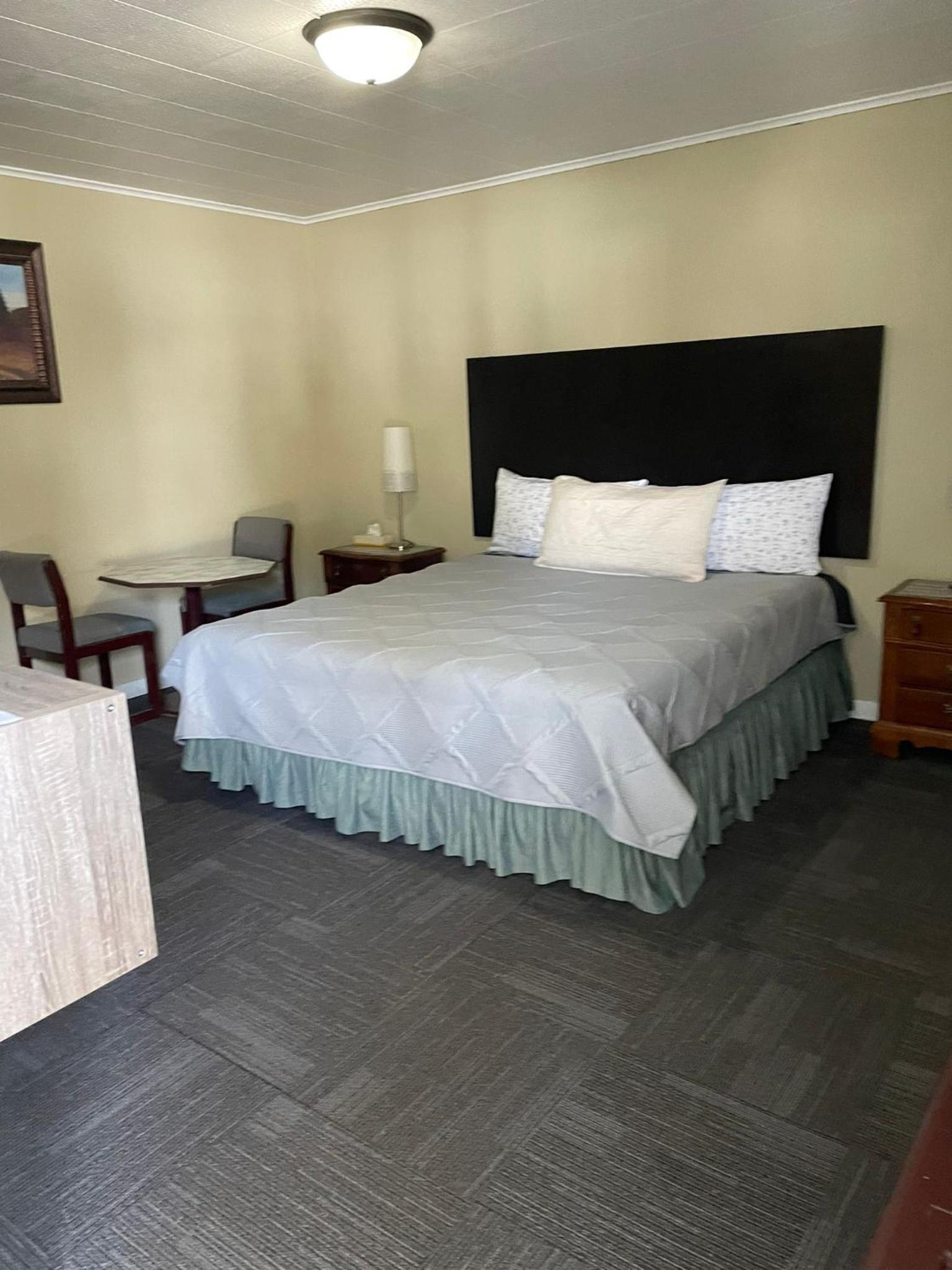 Fiesta City Motel photo 49