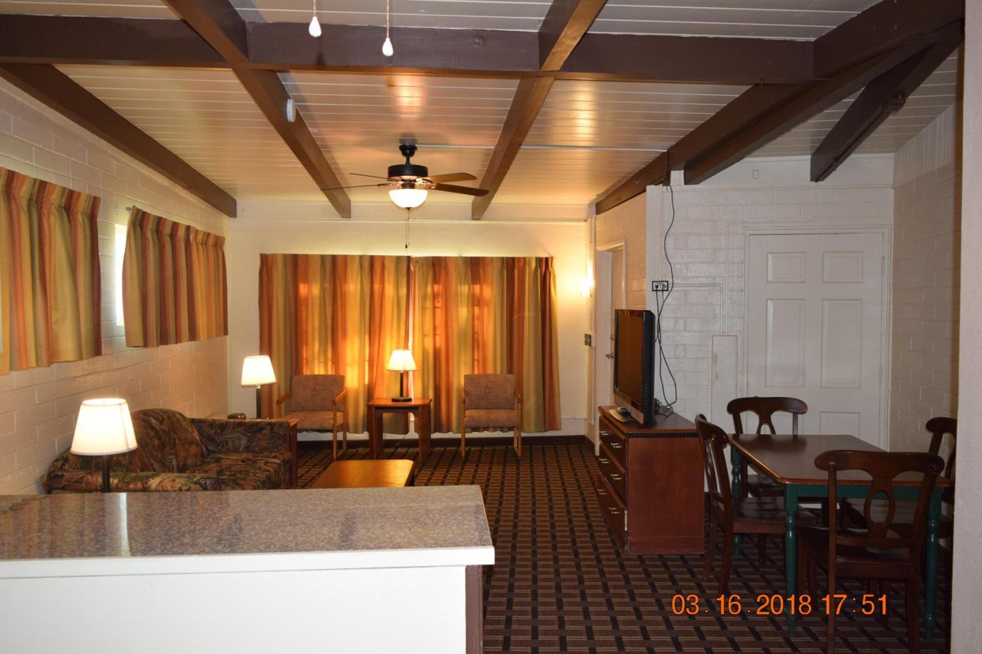 Stanlunds Inn and Suites photo 2
