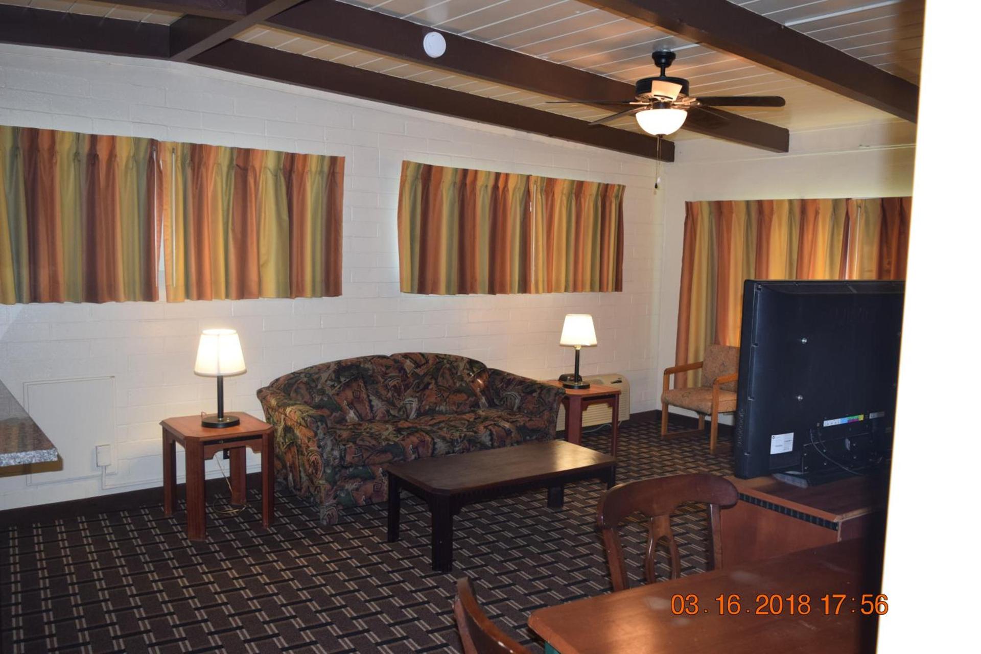 Stanlunds Inn and Suites photo 57