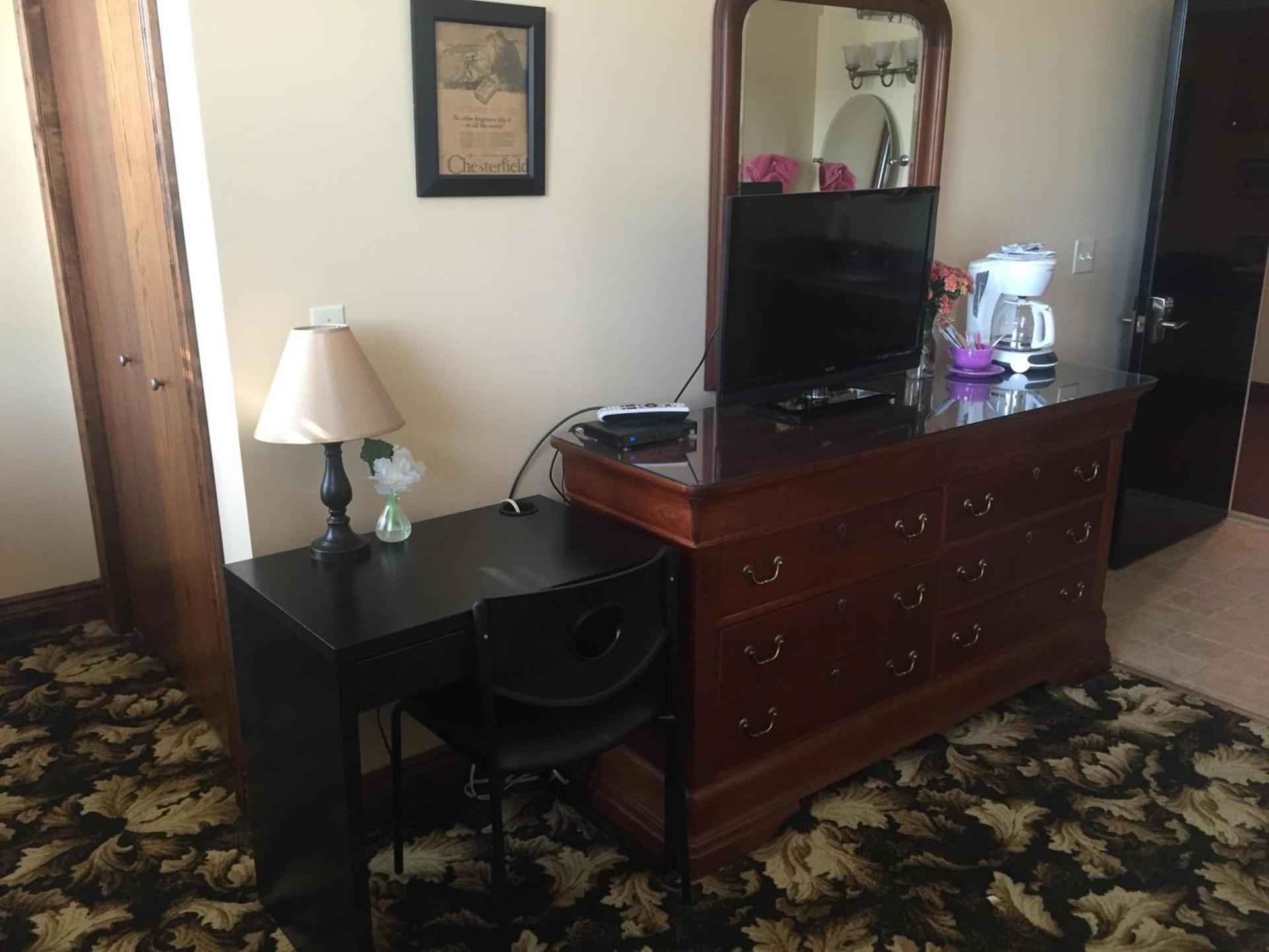 Caldwell Messenger Suites photo 7