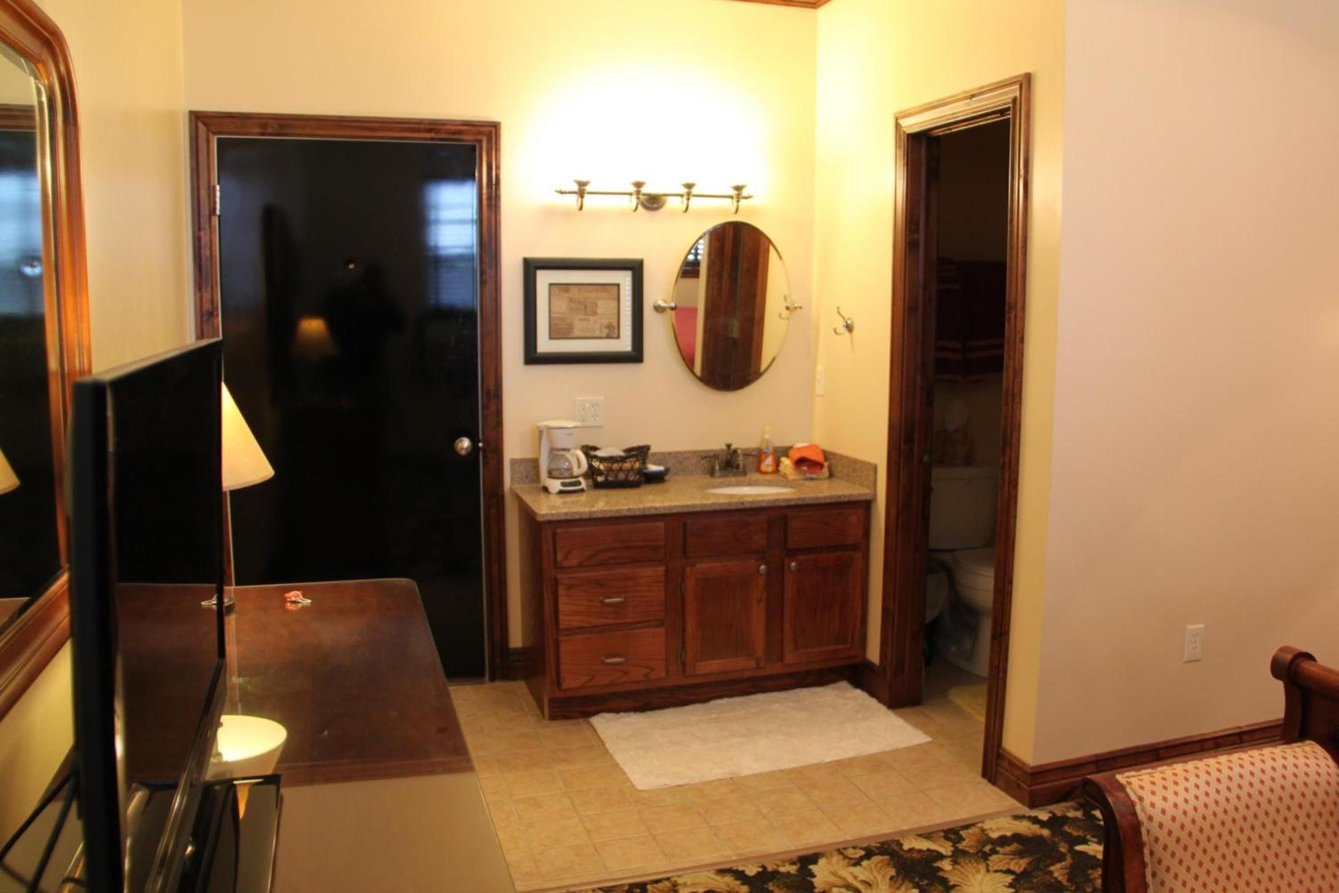 Caldwell Messenger Suites photo 9
